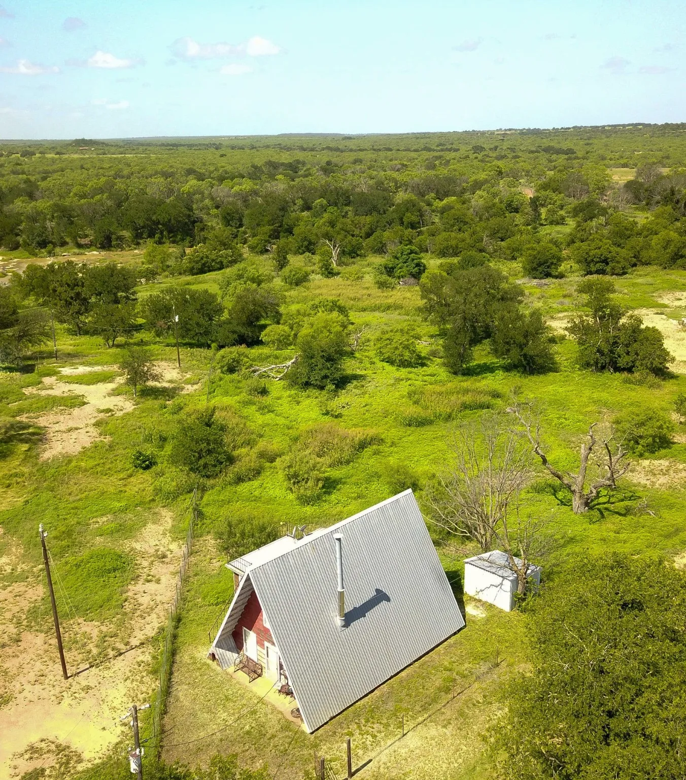 Single Family Residence For Sale in Mills County , 410 County Road 433, Mullin, Texas 76864, 2 Bedrooms, 1 Bathroom, Garage spaces, 1,020 Sqft, built in 1970, Price $215,000, mls#21143622, Real Estate Agent in Mullin, Homes For Sale in Mills county, Homes For Sale in Mullin, Realtor in Mullin Texas, Real Estate Brokerage Independent Realty Texas, Luminita Cordes Realtor