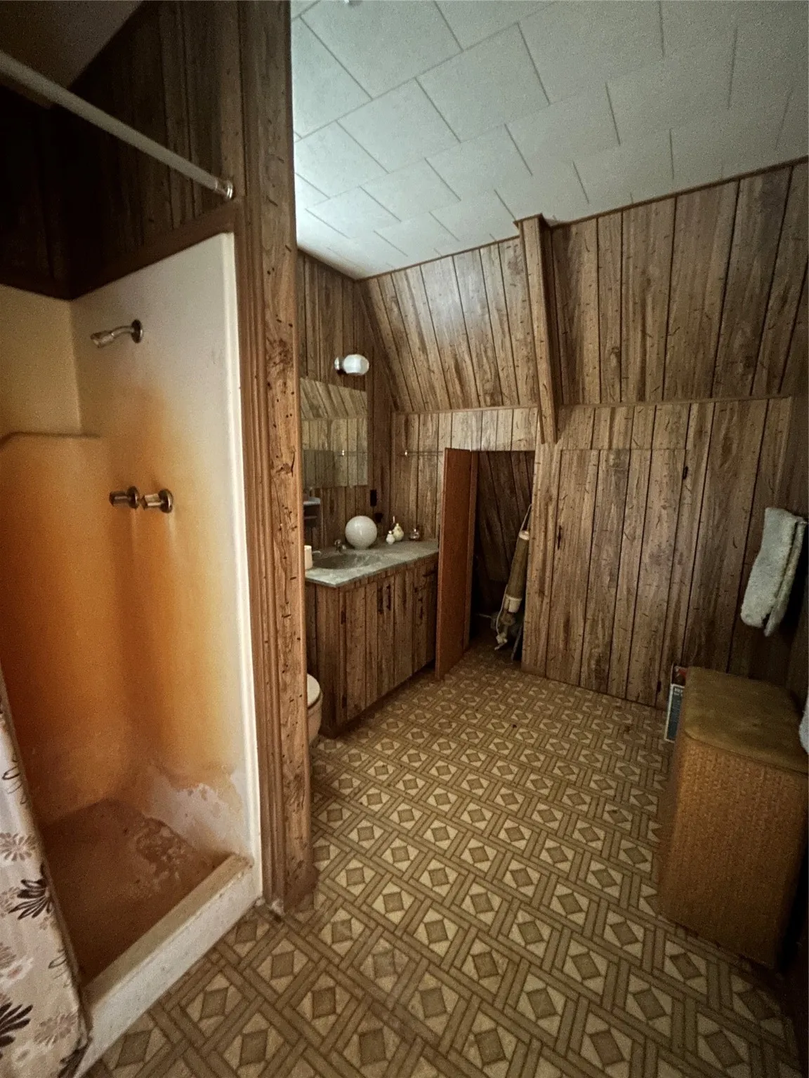 Single Family Residence For Sale in Mills County , 410 County Road 433, Mullin, Texas 76864, 2 Bedrooms, 1 Bathroom, Garage spaces, 1,020 Sqft, built in 1970, Price $215,000, mls#21143622, Real Estate Agent in Mullin, Homes For Sale in Mills county, Homes For Sale in Mullin, Realtor in Mullin Texas, Real Estate Brokerage Independent Realty Texas, Luminita Cordes Realtor