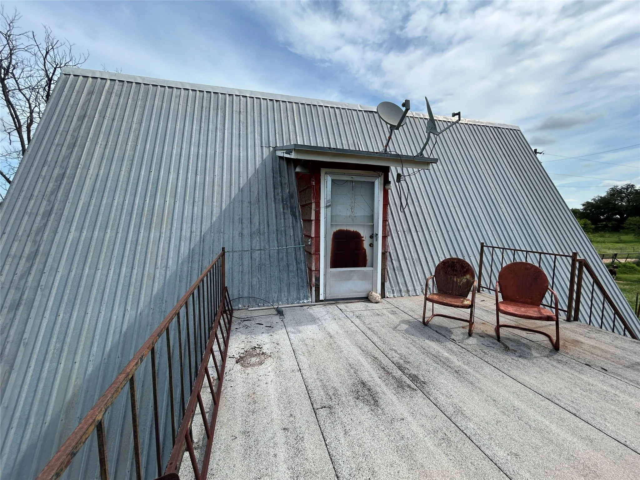 Single Family Residence For Sale in Mills County , 410 County Road 433, Mullin, Texas 76864, 2 Bedrooms, 1 Bathroom, Garage spaces, 1,020 Sqft, built in 1970, Price $215,000, mls#21143622, Real Estate Agent in Mullin, Homes For Sale in Mills county, Homes For Sale in Mullin, Realtor in Mullin Texas, Real Estate Brokerage Independent Realty Texas, Luminita Cordes Realtor