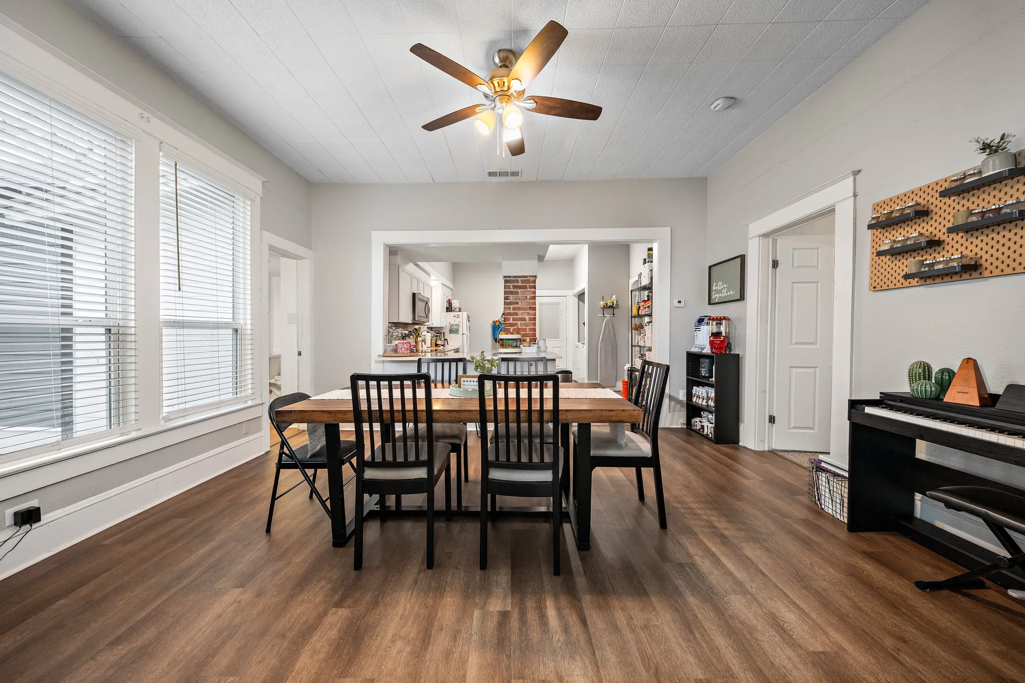 Single Family Residence For Sale in Mc Lennan County , 1916 Mitchell Avenue, Waco, Texas 76708, 3 Bedrooms, 2 Bathrooms, Garage spaces, 1,476 Sqft, built in 1914, Preowned, Price $228,000, mls#21143662, Real Estate Agent in Waco, Homes For Sale in Mc Lennan county, Homes For Sale in Waco, Realtor in Waco Texas, Real Estate Brokerage Independent Realty Texas, Luminita Cordes Realtor