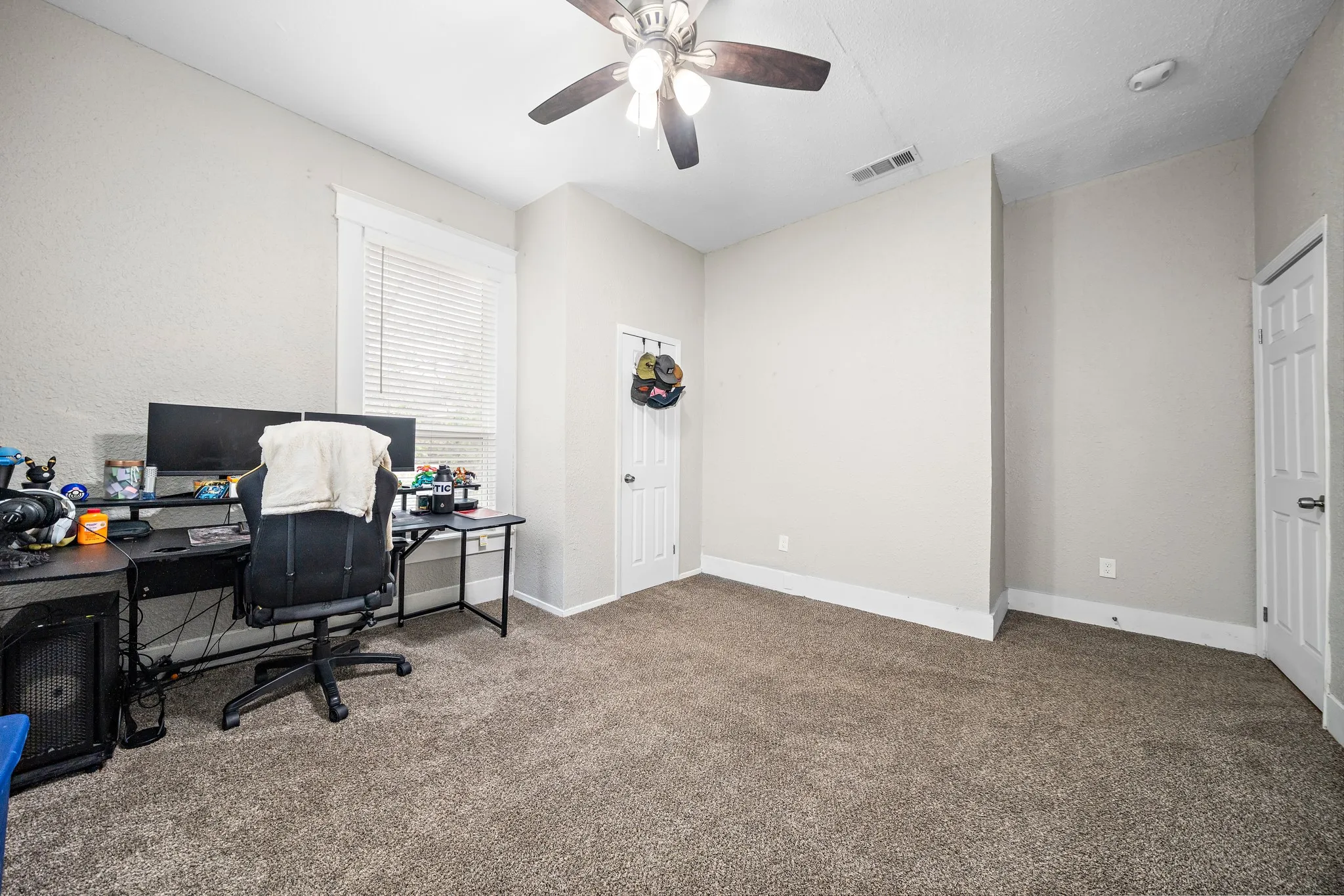 Single Family Residence For Sale in Mc Lennan County , 1916 Mitchell Avenue, Waco, Texas 76708, 3 Bedrooms, 2 Bathrooms, Garage spaces, 1,476 Sqft, built in 1914, Preowned, Price $228,000, mls#21143662, Real Estate Agent in Waco, Homes For Sale in Mc Lennan county, Homes For Sale in Waco, Realtor in Waco Texas, Real Estate Brokerage Independent Realty Texas, Luminita Cordes Realtor