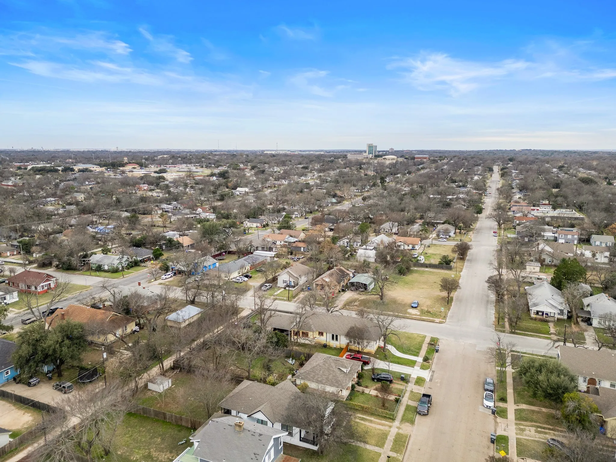 Single Family Residence For Sale in Mc Lennan County , 1916 Mitchell Avenue, Waco, Texas 76708, 3 Bedrooms, 2 Bathrooms, Garage spaces, 1,476 Sqft, built in 1914, Preowned, Price $228,000, mls#21143662, Real Estate Agent in Waco, Homes For Sale in Mc Lennan county, Homes For Sale in Waco, Realtor in Waco Texas, Real Estate Brokerage Independent Realty Texas, Luminita Cordes Realtor