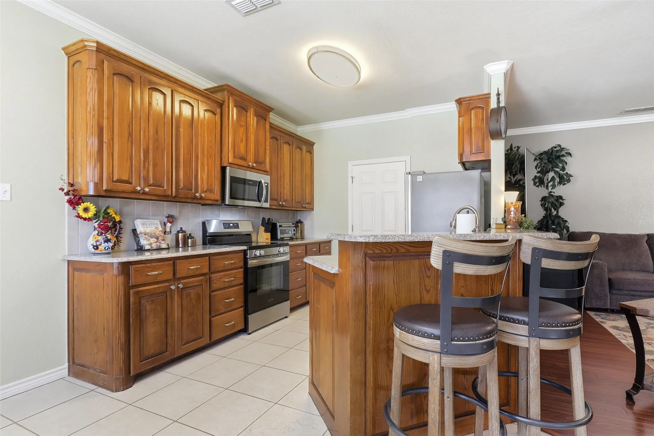 Single Family Residence For Sale in Hood County , 3207 Crossbridge Circle, Granbury, Texas 76049, 4 Bedroom, 3 Bathroom, 2 Garage spaces, 2,198 Sqft, built in 2003, Preowned, mls#21143752, Real Estate Agent in Granbury, Homes For Sale in Hood county, Homes For Sale in Granbury, Realtor in Granbury Texas, Real Estate Brokerage Independent Realty Texas, Luminita Cordes Realtor