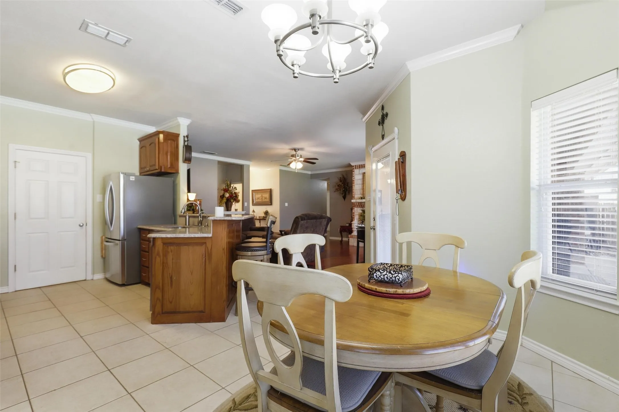 Single Family Residence For Sale in Hood County , 3207 Crossbridge Circle, Granbury, Texas 76049, 4 Bedroom, 3 Bathroom, 2 Garage spaces, 2,198 Sqft, built in 2003, Preowned, mls#21143752, Real Estate Agent in Granbury, Homes For Sale in Hood county, Homes For Sale in Granbury, Realtor in Granbury Texas, Real Estate Brokerage Independent Realty Texas, Luminita Cordes Realtor
