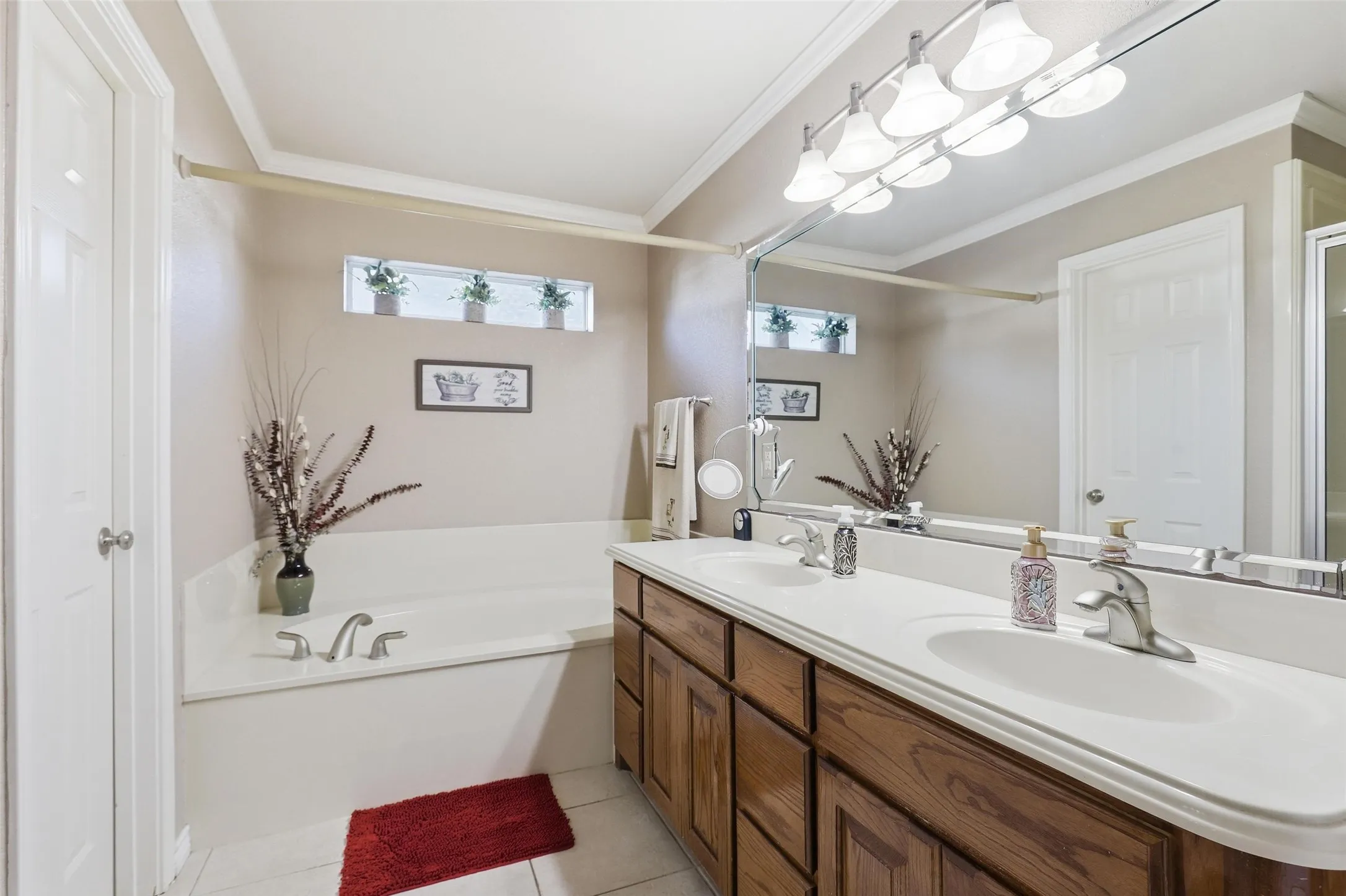 Single Family Residence For Sale in Hood County , 3207 Crossbridge Circle, Granbury, Texas 76049, 4 Bedroom, 3 Bathroom, 2 Garage spaces, 2,198 Sqft, built in 2003, Preowned, mls#21143752, Real Estate Agent in Granbury, Homes For Sale in Hood county, Homes For Sale in Granbury, Realtor in Granbury Texas, Real Estate Brokerage Independent Realty Texas, Luminita Cordes Realtor
