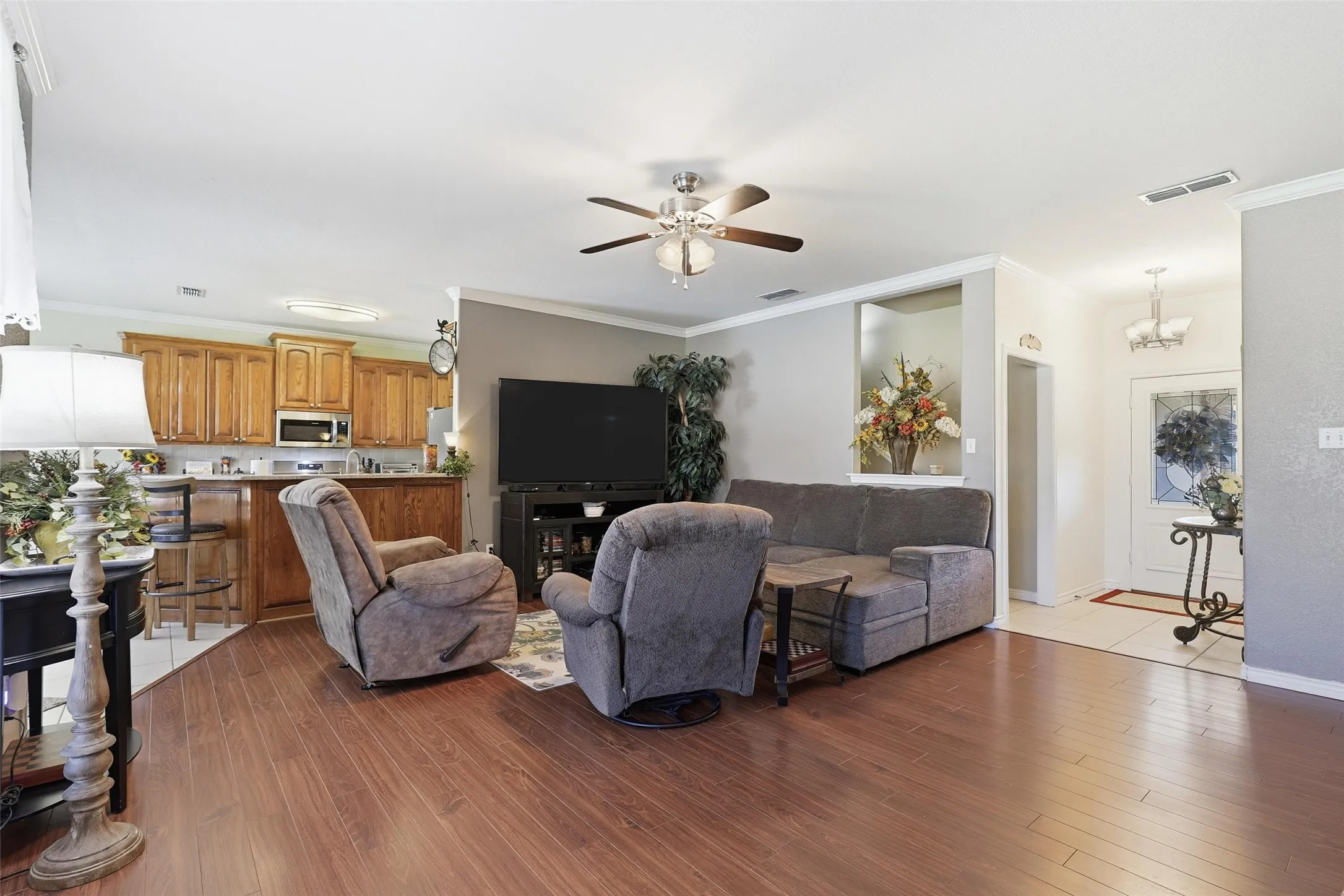 Single Family Residence For Sale in Hood County , 3207 Crossbridge Circle, Granbury, Texas 76049, 4 Bedroom, 3 Bathroom, 2 Garage spaces, 2,198 Sqft, built in 2003, Preowned, mls#21143752, Real Estate Agent in Granbury, Homes For Sale in Hood county, Homes For Sale in Granbury, Realtor in Granbury Texas, Real Estate Brokerage Independent Realty Texas, Luminita Cordes Realtor