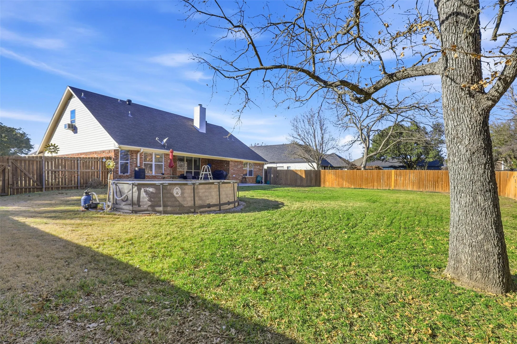Single Family Residence For Sale in Hood County , 3207 Crossbridge Circle, Granbury, Texas 76049, 4 Bedroom, 3 Bathroom, 2 Garage spaces, 2,198 Sqft, built in 2003, Preowned, mls#21143752, Real Estate Agent in Granbury, Homes For Sale in Hood county, Homes For Sale in Granbury, Realtor in Granbury Texas, Real Estate Brokerage Independent Realty Texas, Luminita Cordes Realtor
