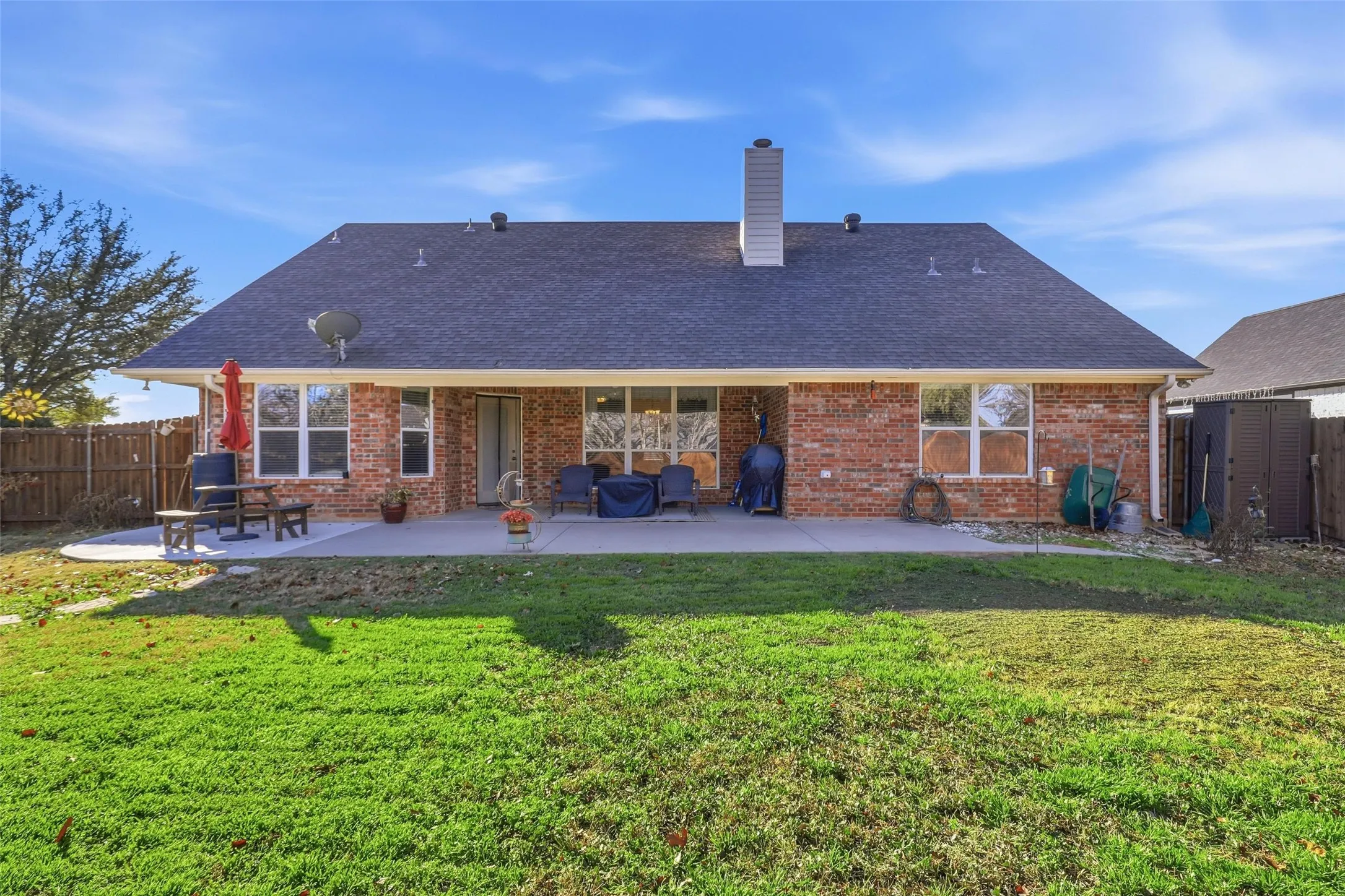 Single Family Residence For Sale in Hood County , 3207 Crossbridge Circle, Granbury, Texas 76049, 4 Bedroom, 3 Bathroom, 2 Garage spaces, 2,198 Sqft, built in 2003, Preowned, mls#21143752, Real Estate Agent in Granbury, Homes For Sale in Hood county, Homes For Sale in Granbury, Realtor in Granbury Texas, Real Estate Brokerage Independent Realty Texas, Luminita Cordes Realtor