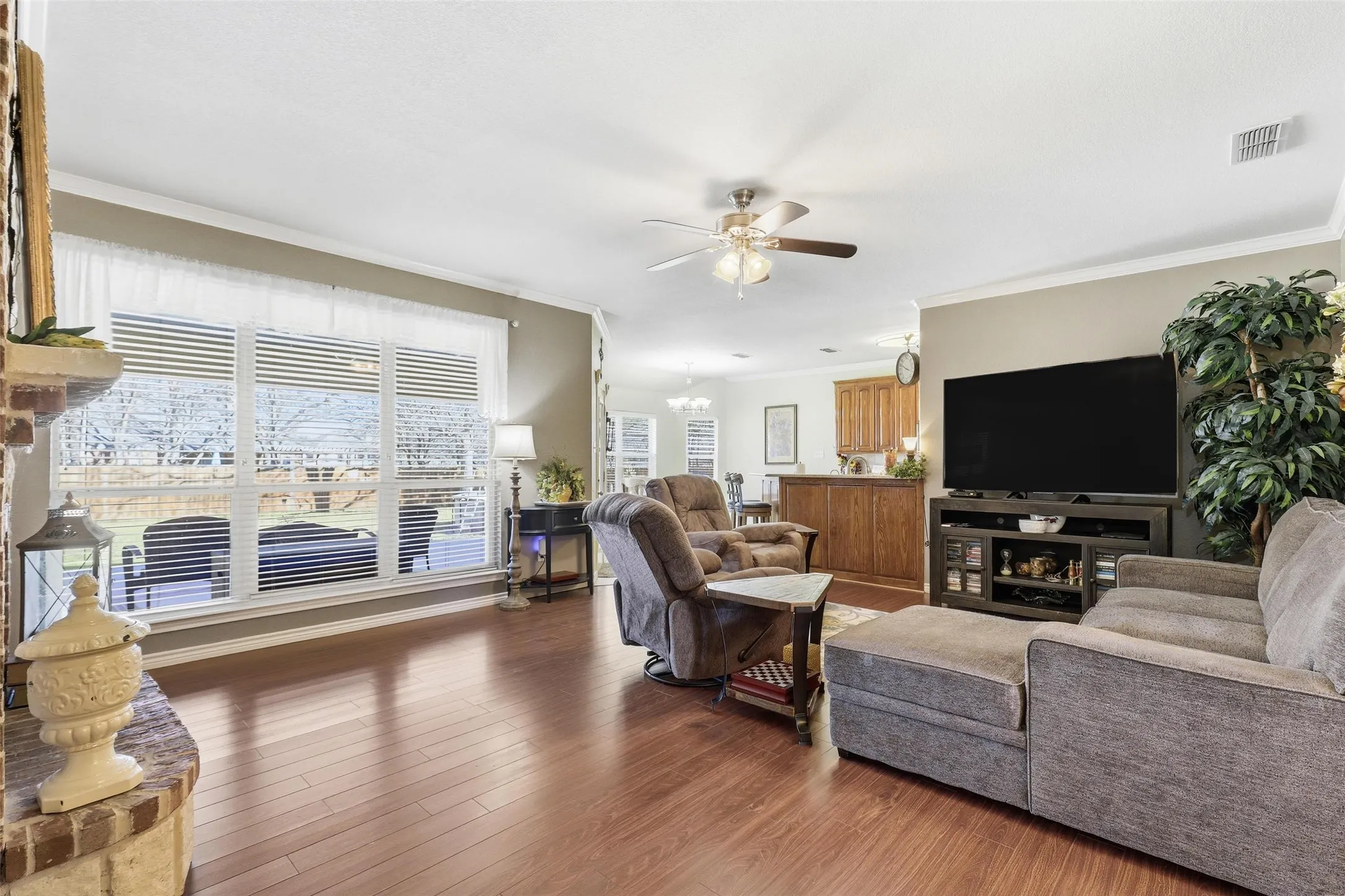 Single Family Residence For Sale in Hood County , 3207 Crossbridge Circle, Granbury, Texas 76049, 4 Bedroom, 3 Bathroom, 2 Garage spaces, 2,198 Sqft, built in 2003, Preowned, mls#21143752, Real Estate Agent in Granbury, Homes For Sale in Hood county, Homes For Sale in Granbury, Realtor in Granbury Texas, Real Estate Brokerage Independent Realty Texas, Luminita Cordes Realtor