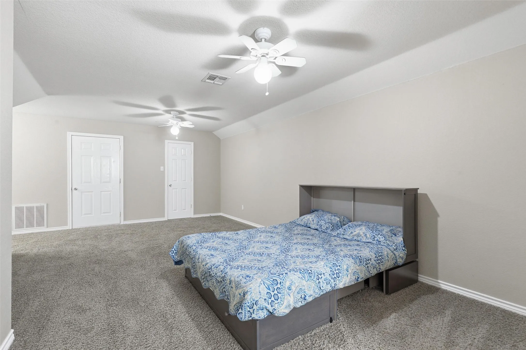 Single Family Residence For Sale in Hood County , 3207 Crossbridge Circle, Granbury, Texas 76049, 4 Bedroom, 3 Bathroom, 2 Garage spaces, 2,198 Sqft, built in 2003, Preowned, mls#21143752, Real Estate Agent in Granbury, Homes For Sale in Hood county, Homes For Sale in Granbury, Realtor in Granbury Texas, Real Estate Brokerage Independent Realty Texas, Luminita Cordes Realtor
