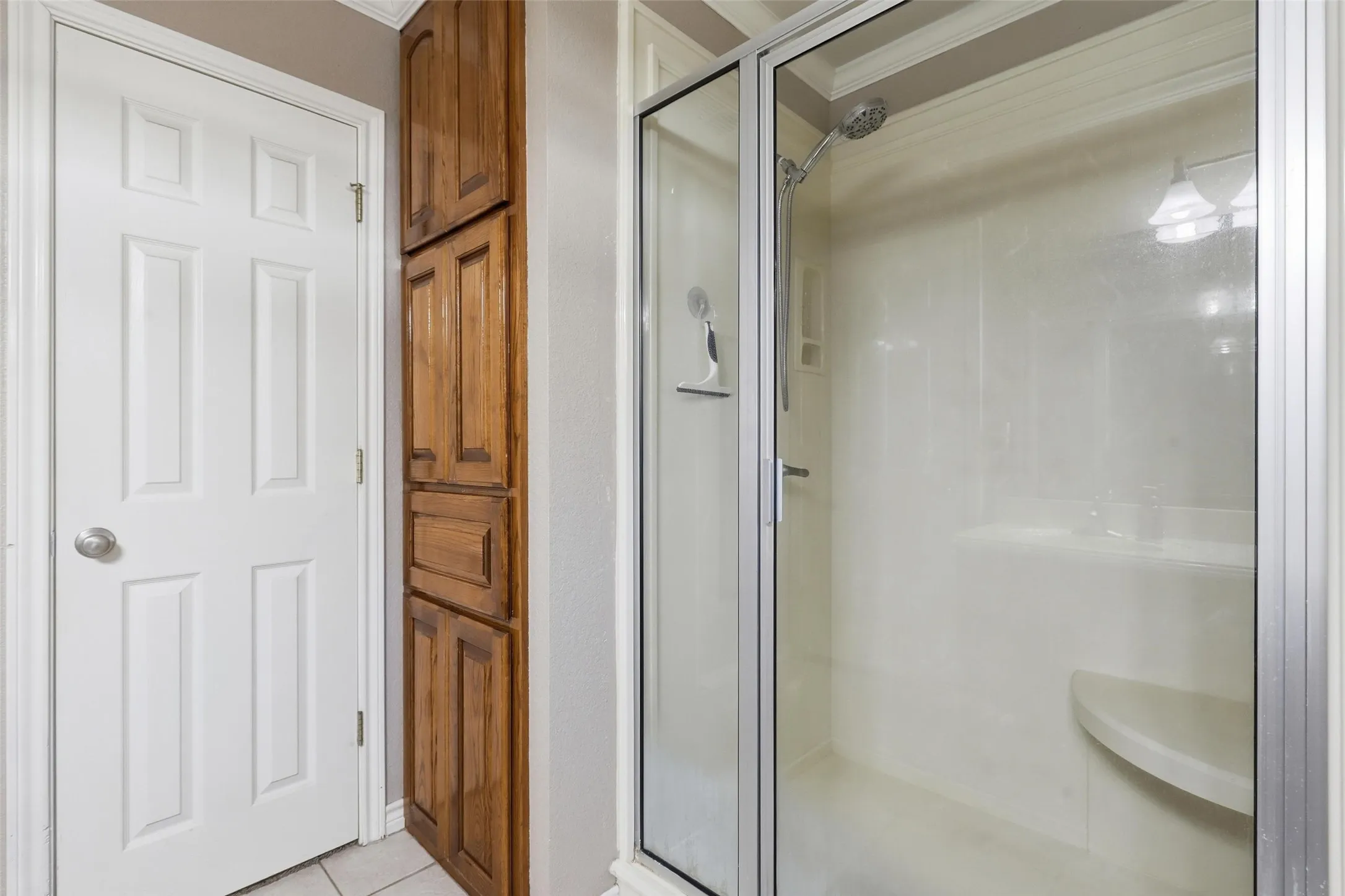 Single Family Residence For Sale in Hood County , 3207 Crossbridge Circle, Granbury, Texas 76049, 4 Bedroom, 3 Bathroom, 2 Garage spaces, 2,198 Sqft, built in 2003, Preowned, mls#21143752, Real Estate Agent in Granbury, Homes For Sale in Hood county, Homes For Sale in Granbury, Realtor in Granbury Texas, Real Estate Brokerage Independent Realty Texas, Luminita Cordes Realtor