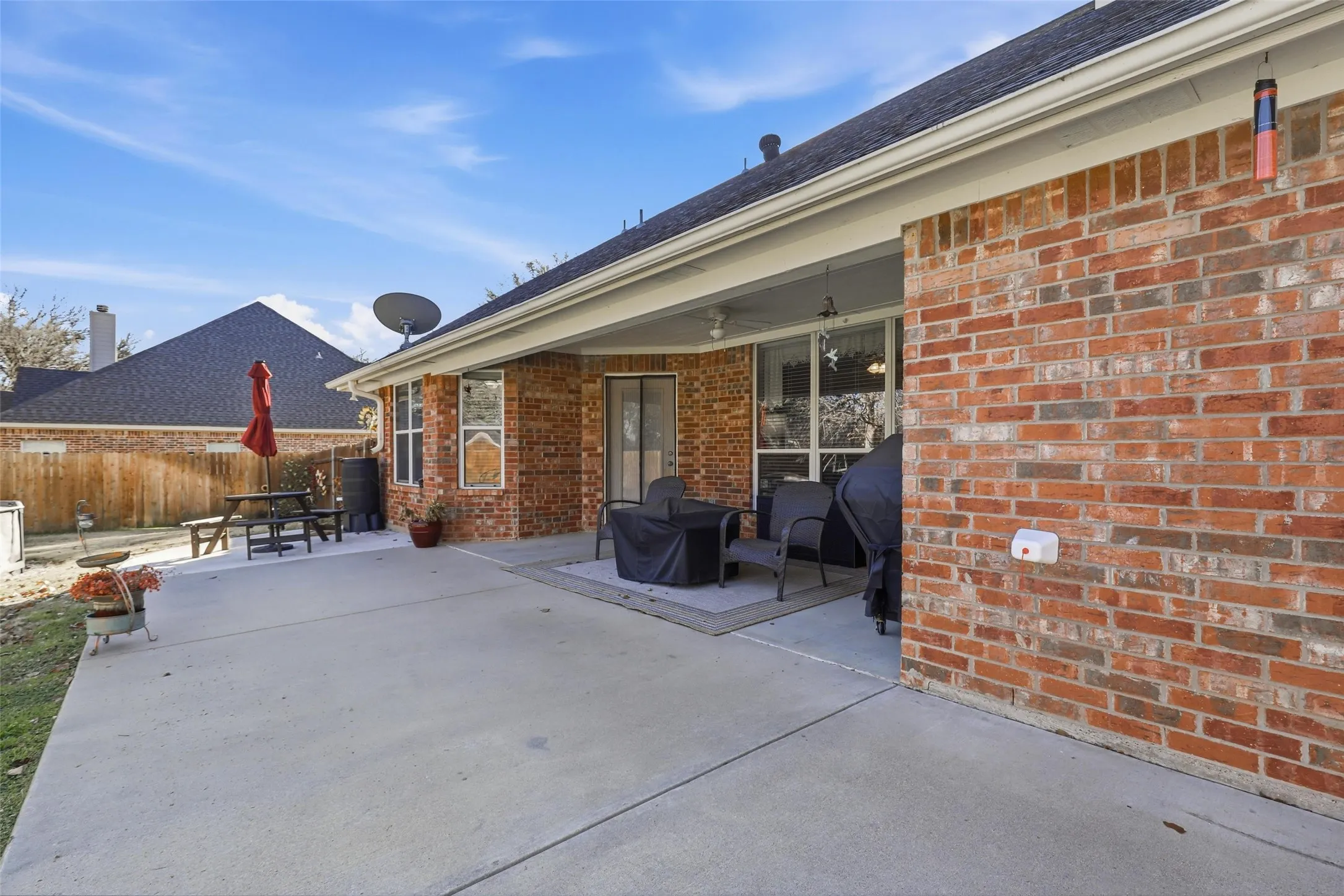 Single Family Residence For Sale in Hood County , 3207 Crossbridge Circle, Granbury, Texas 76049, 4 Bedroom, 3 Bathroom, 2 Garage spaces, 2,198 Sqft, built in 2003, Preowned, mls#21143752, Real Estate Agent in Granbury, Homes For Sale in Hood county, Homes For Sale in Granbury, Realtor in Granbury Texas, Real Estate Brokerage Independent Realty Texas, Luminita Cordes Realtor
