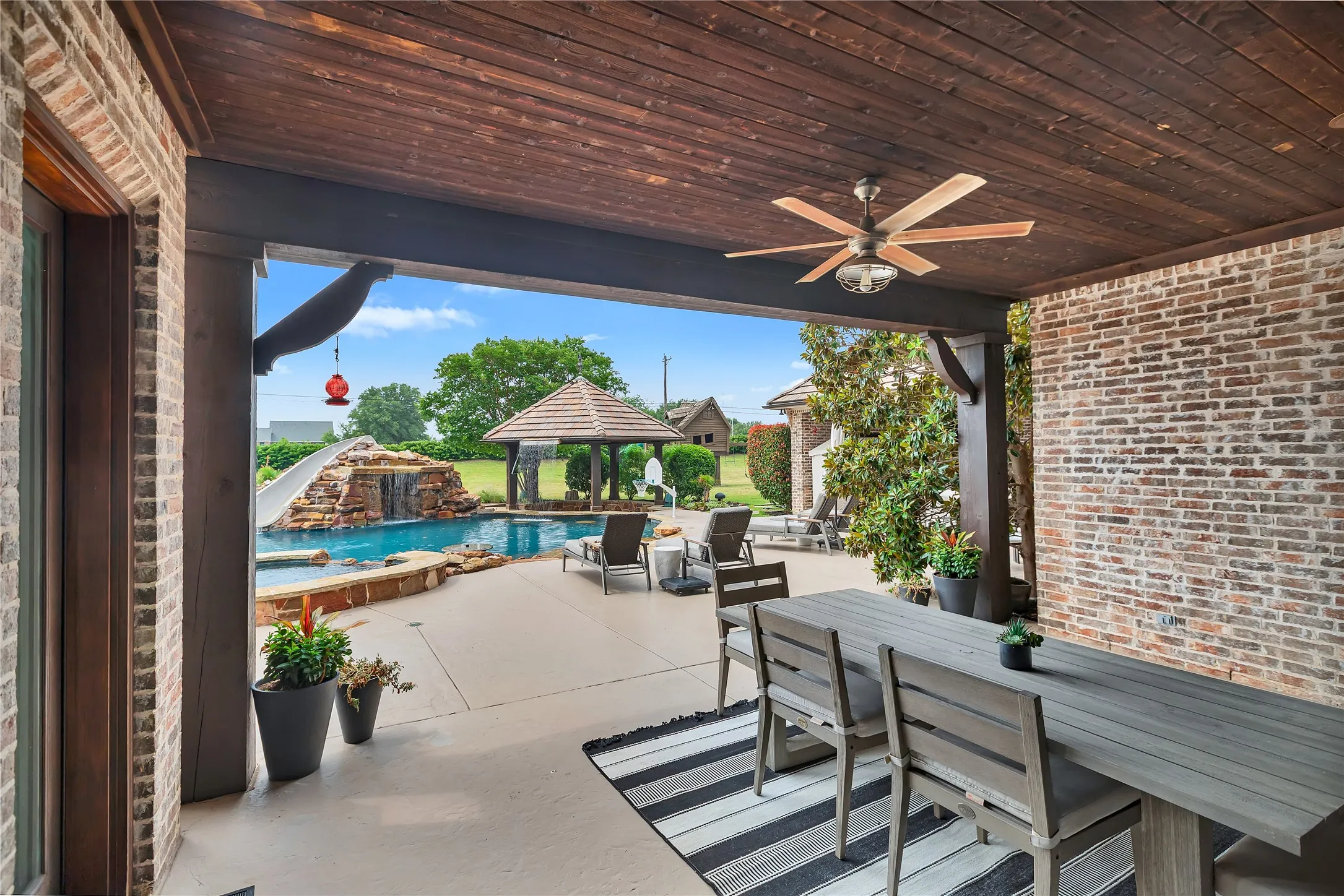 2601 Twelve Oaks- Patio