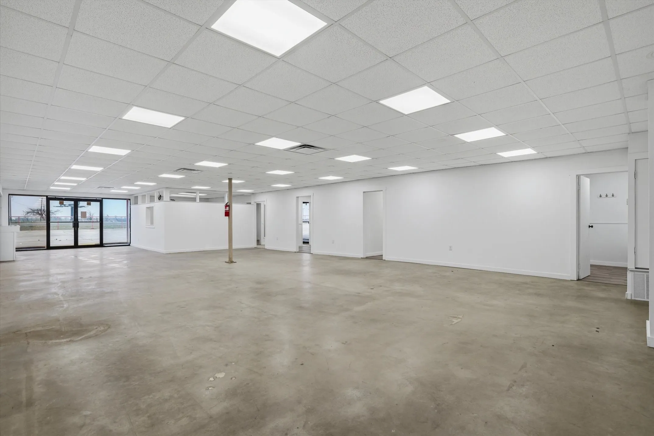 Office For Sale in Kaufman County , 9474 HWY 175, Kemp, Texas 75143, 0, 0, Garage spaces, 20,568 Sqft, built in 1990, Preowned, mls#21124667, Real Estate Agent in Kemp, Homes For Sale in Kaufman county, Homes For Sale in Kemp, Realtor in Kemp Texas, Real Estate Brokerage Independent Realty Texas, Luminita Cordes Realtor