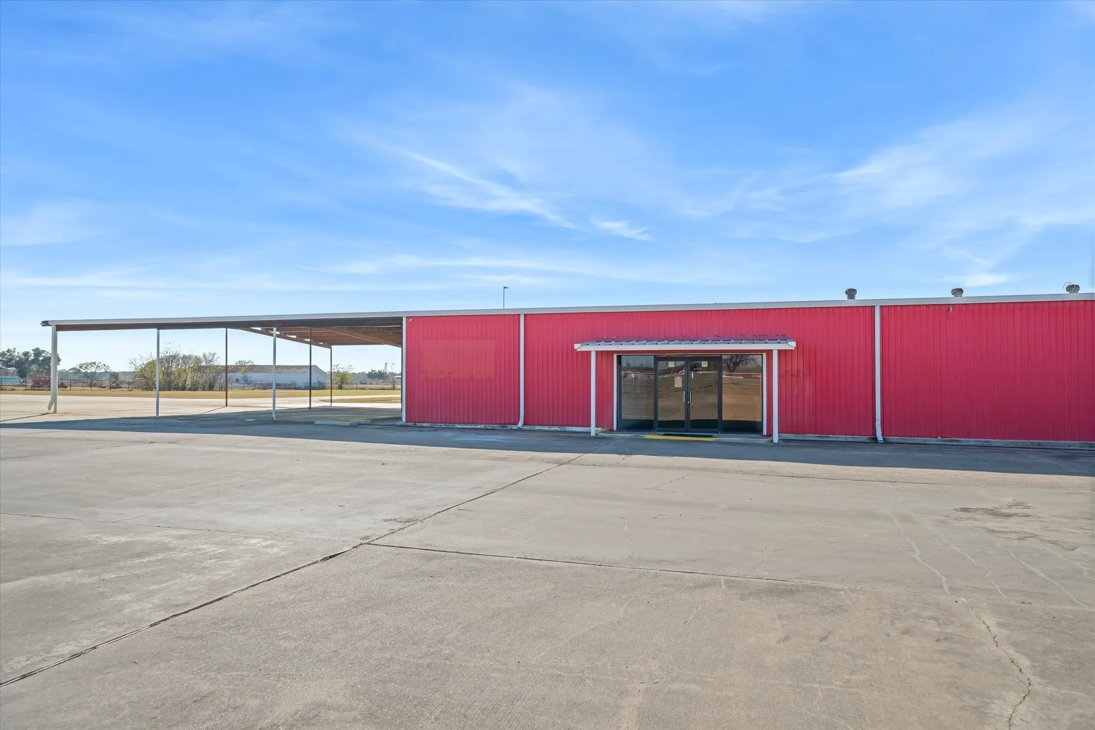 Office For Sale in Kaufman County , 9474 HWY 175, Kemp, Texas 75143, 0, 0, Garage spaces, 20,568 Sqft, built in 1990, Preowned, mls#21124667, Real Estate Agent in Kemp, Homes For Sale in Kaufman county, Homes For Sale in Kemp, Realtor in Kemp Texas, Real Estate Brokerage Independent Realty Texas, Luminita Cordes Realtor