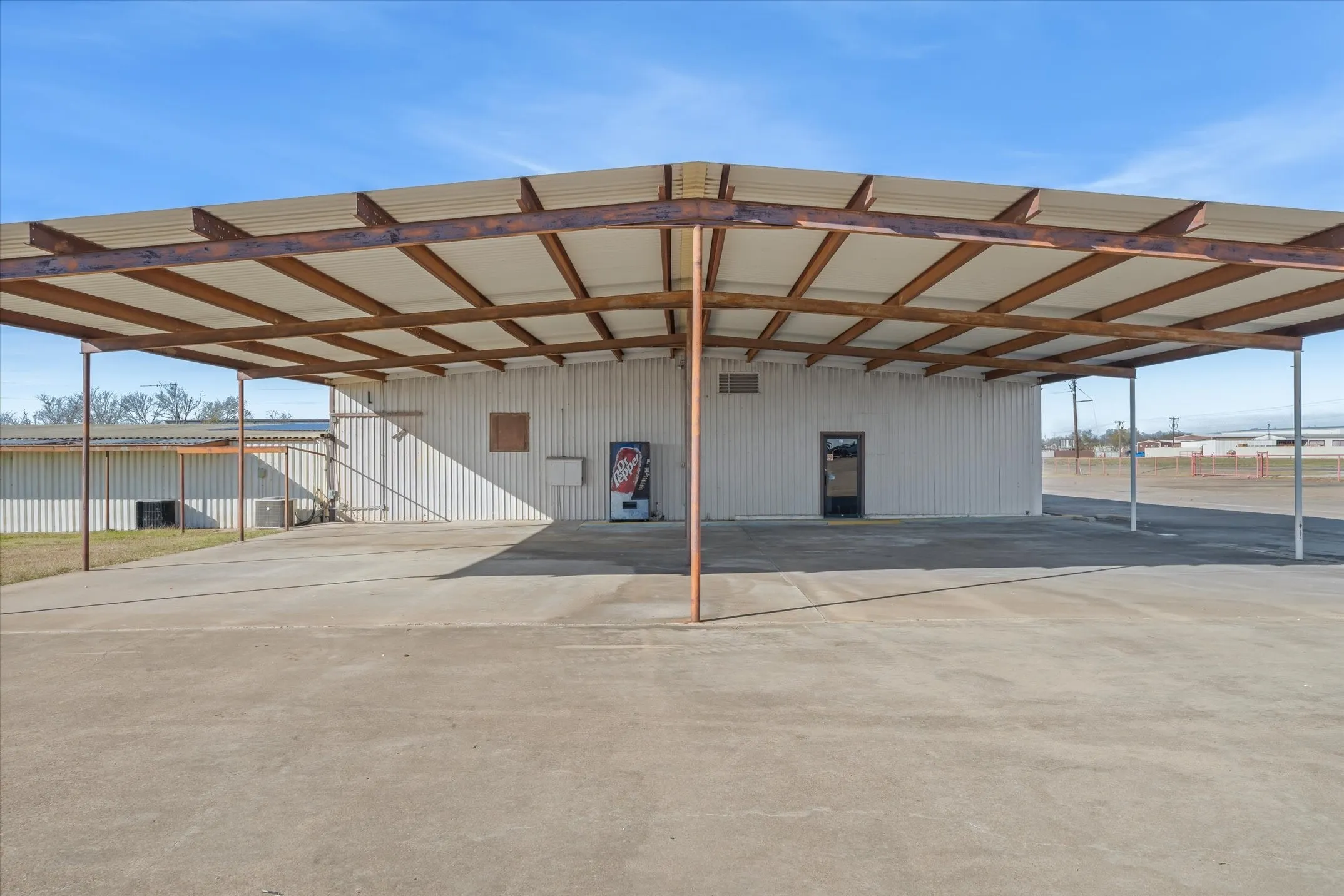 Office For Sale in Kaufman County , 9474 HWY 175, Kemp, Texas 75143, 0, 0, Garage spaces, 20,568 Sqft, built in 1990, Preowned, mls#21124667, Real Estate Agent in Kemp, Homes For Sale in Kaufman county, Homes For Sale in Kemp, Realtor in Kemp Texas, Real Estate Brokerage Independent Realty Texas, Luminita Cordes Realtor