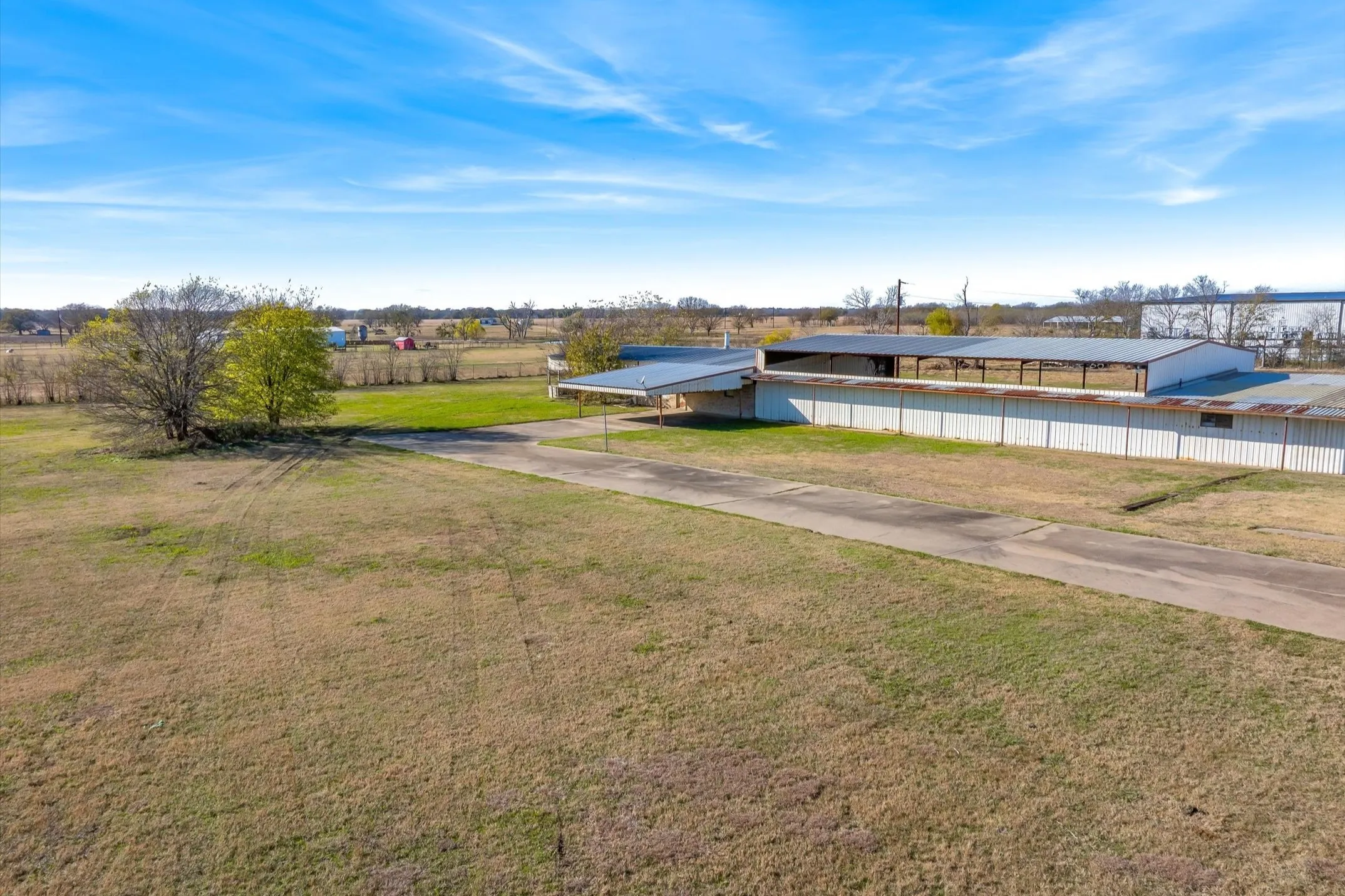 Office For Sale in Kaufman County , 9474 HWY 175, Kemp, Texas 75143, 0, 0, Garage spaces, 20,568 Sqft, built in 1990, Preowned, mls#21124667, Real Estate Agent in Kemp, Homes For Sale in Kaufman county, Homes For Sale in Kemp, Realtor in Kemp Texas, Real Estate Brokerage Independent Realty Texas, Luminita Cordes Realtor
