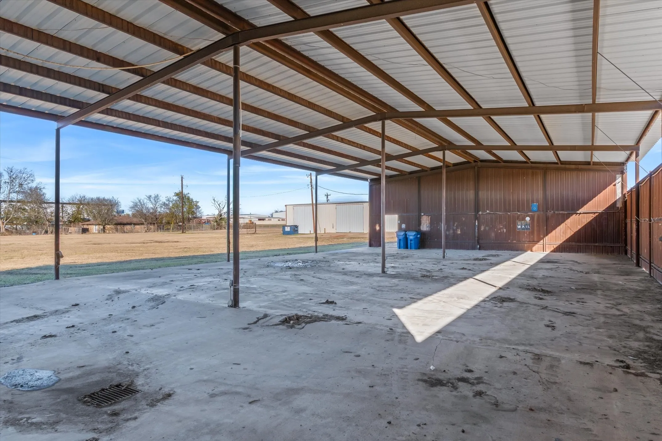 Office For Sale in Kaufman County , 9474 HWY 175, Kemp, Texas 75143, 0, 0, Garage spaces, 20,568 Sqft, built in 1990, Preowned, mls#21124667, Real Estate Agent in Kemp, Homes For Sale in Kaufman county, Homes For Sale in Kemp, Realtor in Kemp Texas, Real Estate Brokerage Independent Realty Texas, Luminita Cordes Realtor