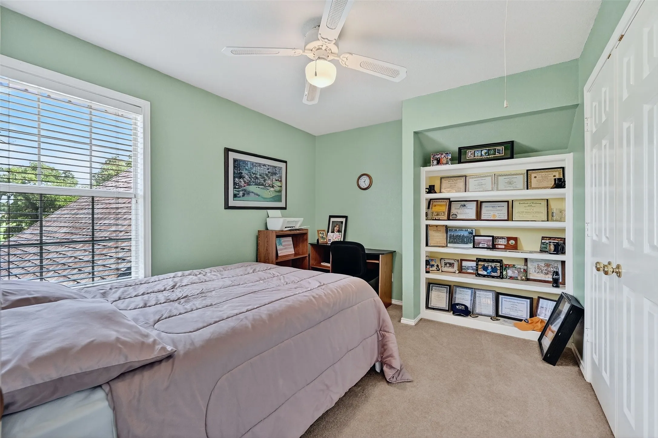 Bedroom featuring carpet flooring, a ceiling fan, and a closet