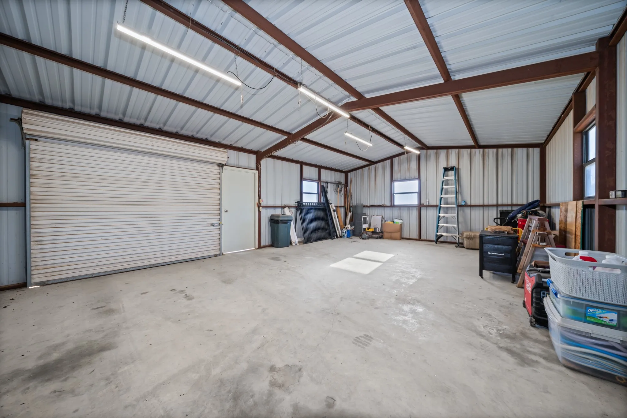 Single Family Residence For Sale in Hill County , 891 Hcr 2124 Loop, Whitney, Texas 76692, 2 Bedroom, 3 Bathroom, 2 Garage spaces, 2,195 Sqft, built in 1973, mls#21143837, Real Estate Agent in Whitney, Homes For Sale in Hill county, Homes For Sale in Whitney, Realtor in Whitney Texas, Real Estate Brokerage Independent Realty Texas, Luminita Cordes Realtor