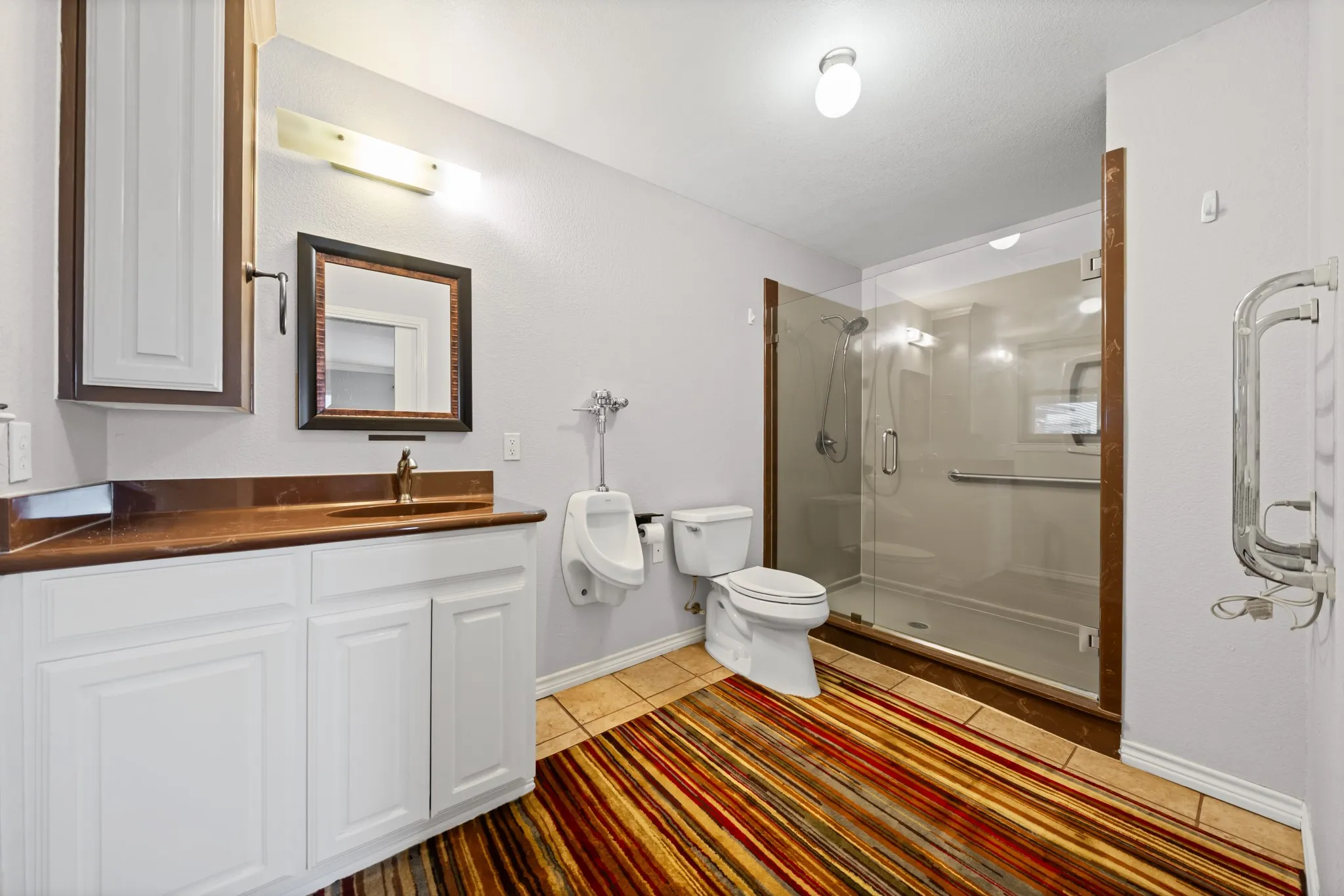 Single Family Residence For Sale in Hill County , 891 Hcr 2124 Loop, Whitney, Texas 76692, 2 Bedroom, 3 Bathroom, 2 Garage spaces, 2,195 Sqft, built in 1973, mls#21143837, Real Estate Agent in Whitney, Homes For Sale in Hill county, Homes For Sale in Whitney, Realtor in Whitney Texas, Real Estate Brokerage Independent Realty Texas, Luminita Cordes Realtor