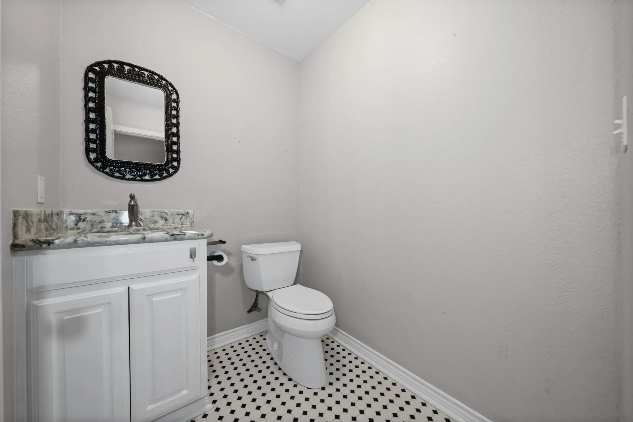 Single Family Residence For Sale in Hill County , 891 Hcr 2124 Loop, Whitney, Texas 76692, 2 Bedroom, 3 Bathroom, 2 Garage spaces, 2,195 Sqft, built in 1973, mls#21143837, Real Estate Agent in Whitney, Homes For Sale in Hill county, Homes For Sale in Whitney, Realtor in Whitney Texas, Real Estate Brokerage Independent Realty Texas, Luminita Cordes Realtor