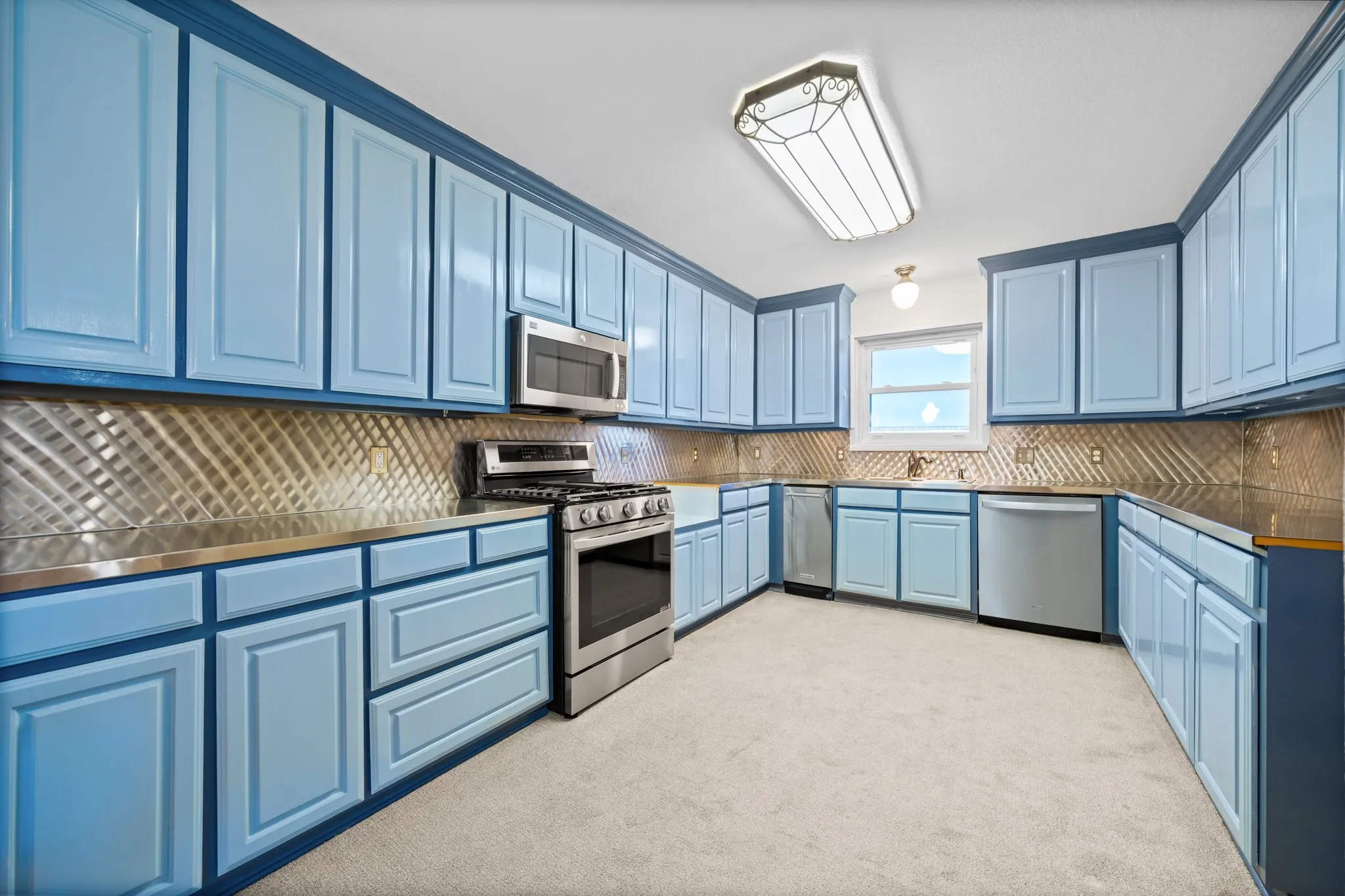 Single Family Residence For Sale in Hill County , 891 Hcr 2124 Loop, Whitney, Texas 76692, 2 Bedroom, 3 Bathroom, 2 Garage spaces, 2,195 Sqft, built in 1973, mls#21143837, Real Estate Agent in Whitney, Homes For Sale in Hill county, Homes For Sale in Whitney, Realtor in Whitney Texas, Real Estate Brokerage Independent Realty Texas, Luminita Cordes Realtor