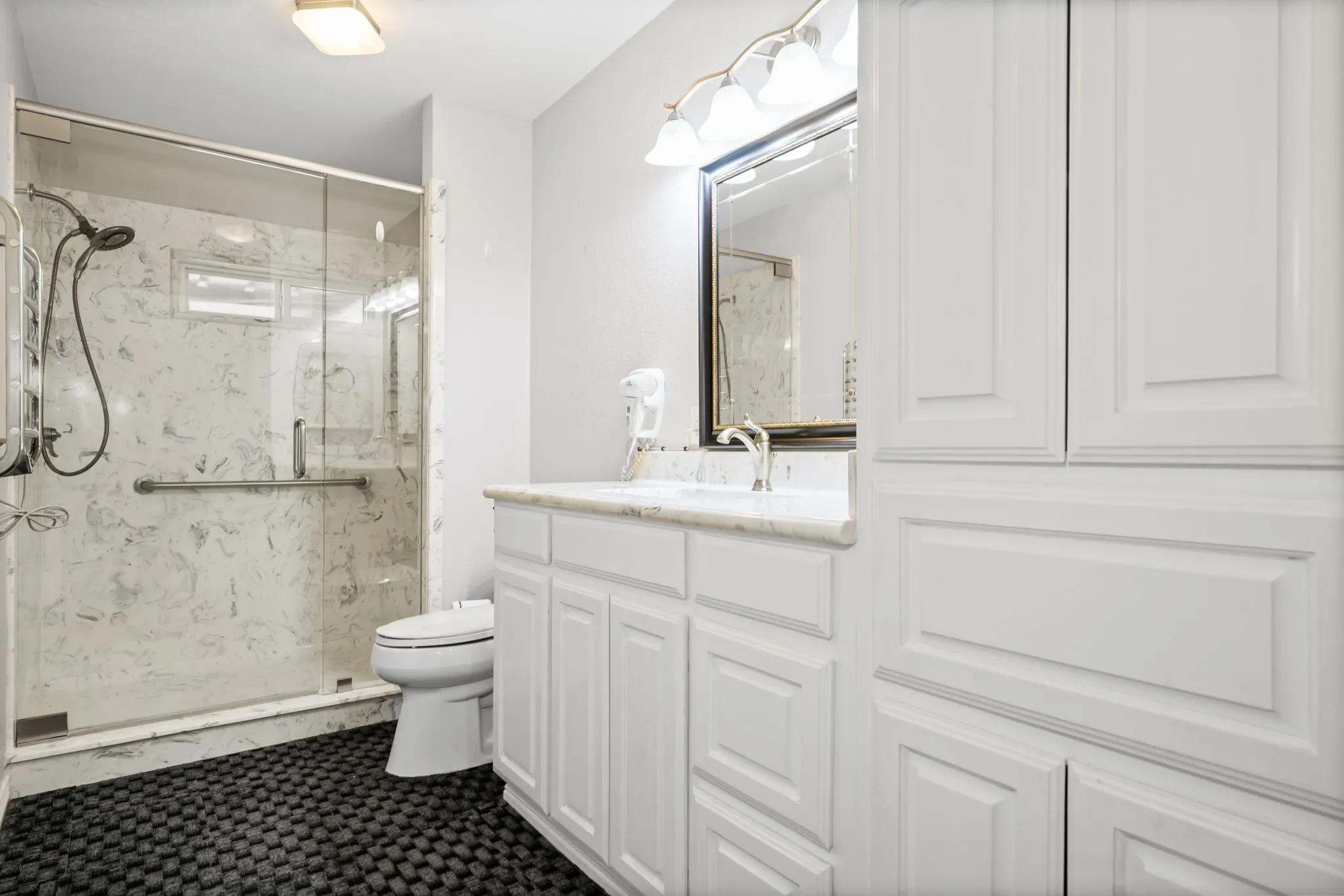 Single Family Residence For Sale in Hill County , 891 Hcr 2124 Loop, Whitney, Texas 76692, 2 Bedroom, 3 Bathroom, 2 Garage spaces, 2,195 Sqft, built in 1973, mls#21143837, Real Estate Agent in Whitney, Homes For Sale in Hill county, Homes For Sale in Whitney, Realtor in Whitney Texas, Real Estate Brokerage Independent Realty Texas, Luminita Cordes Realtor
