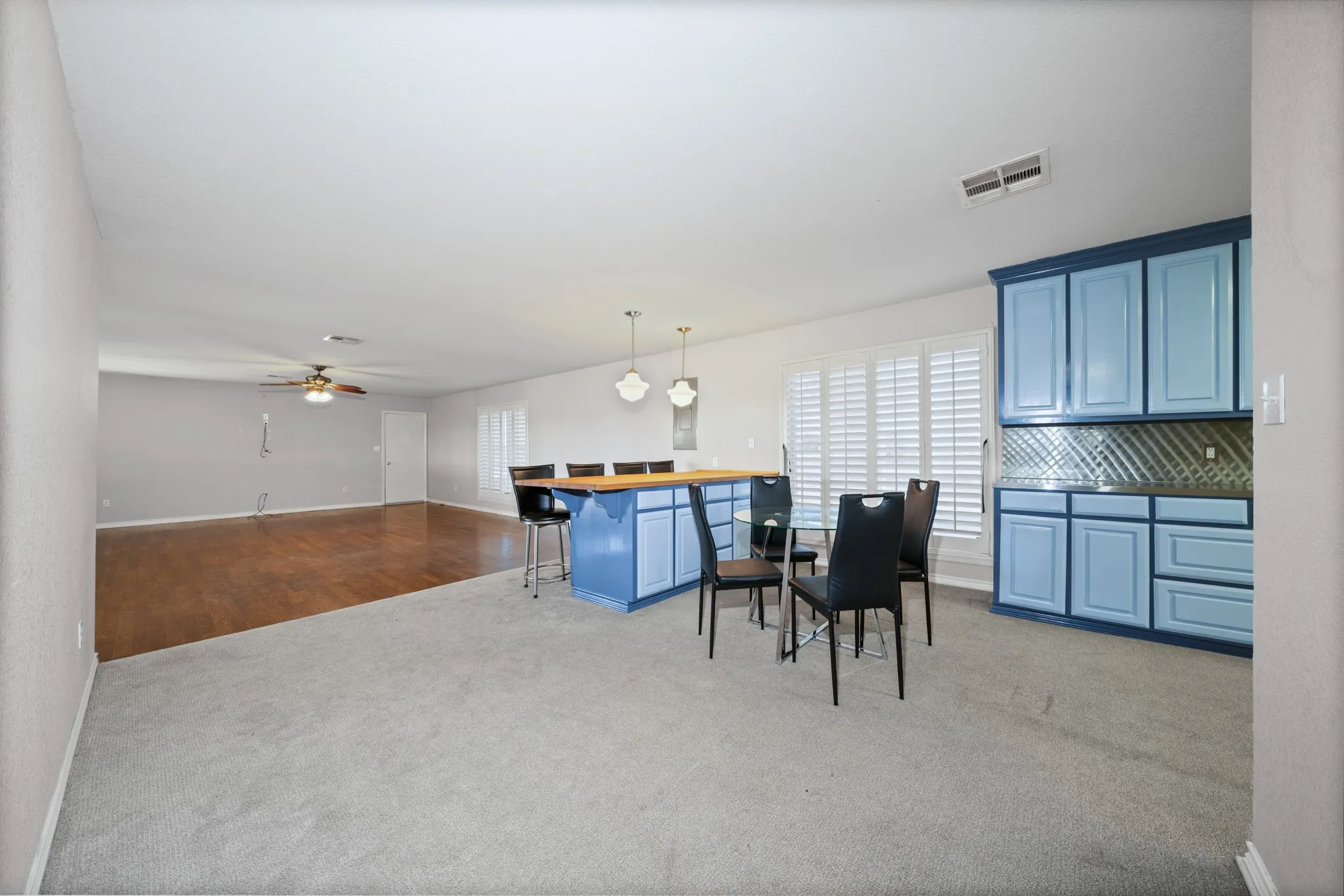 Single Family Residence For Sale in Hill County , 891 Hcr 2124 Loop, Whitney, Texas 76692, 2 Bedroom, 3 Bathroom, 2 Garage spaces, 2,195 Sqft, built in 1973, mls#21143837, Real Estate Agent in Whitney, Homes For Sale in Hill county, Homes For Sale in Whitney, Realtor in Whitney Texas, Real Estate Brokerage Independent Realty Texas, Luminita Cordes Realtor