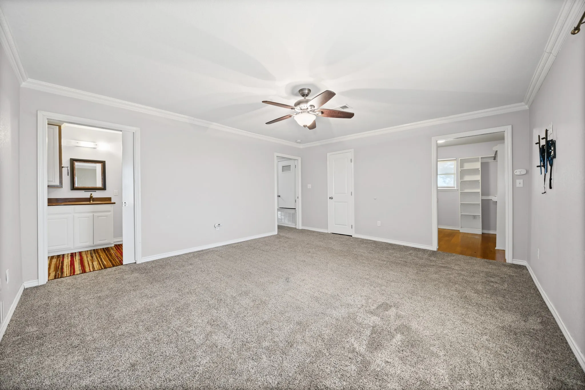 Single Family Residence For Sale in Hill County , 891 Hcr 2124 Loop, Whitney, Texas 76692, 2 Bedroom, 3 Bathroom, 2 Garage spaces, 2,195 Sqft, built in 1973, mls#21143837, Real Estate Agent in Whitney, Homes For Sale in Hill county, Homes For Sale in Whitney, Realtor in Whitney Texas, Real Estate Brokerage Independent Realty Texas, Luminita Cordes Realtor