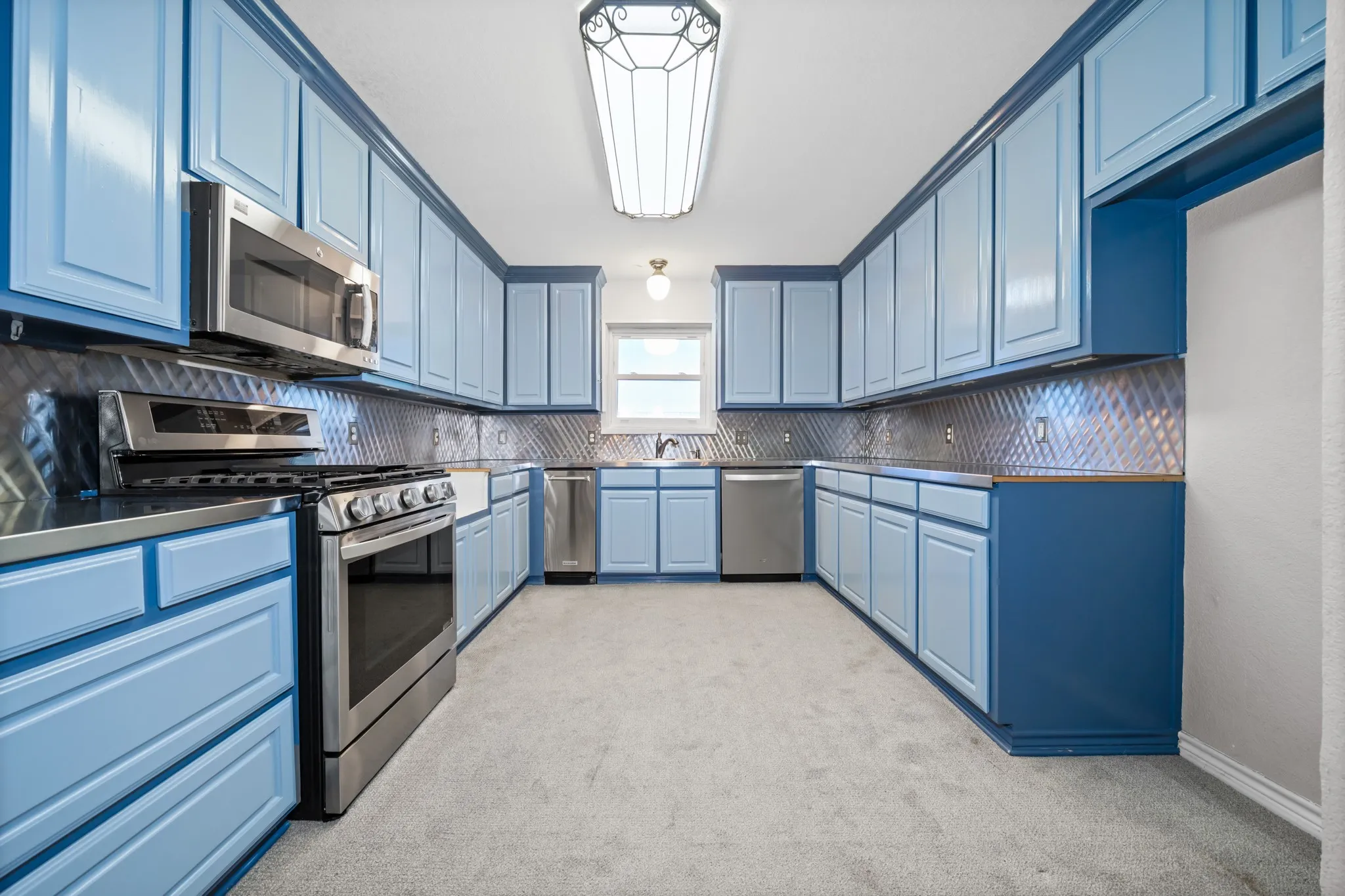 Single Family Residence For Sale in Hill County , 891 Hcr 2124 Loop, Whitney, Texas 76692, 2 Bedroom, 3 Bathroom, 2 Garage spaces, 2,195 Sqft, built in 1973, mls#21143837, Real Estate Agent in Whitney, Homes For Sale in Hill county, Homes For Sale in Whitney, Realtor in Whitney Texas, Real Estate Brokerage Independent Realty Texas, Luminita Cordes Realtor