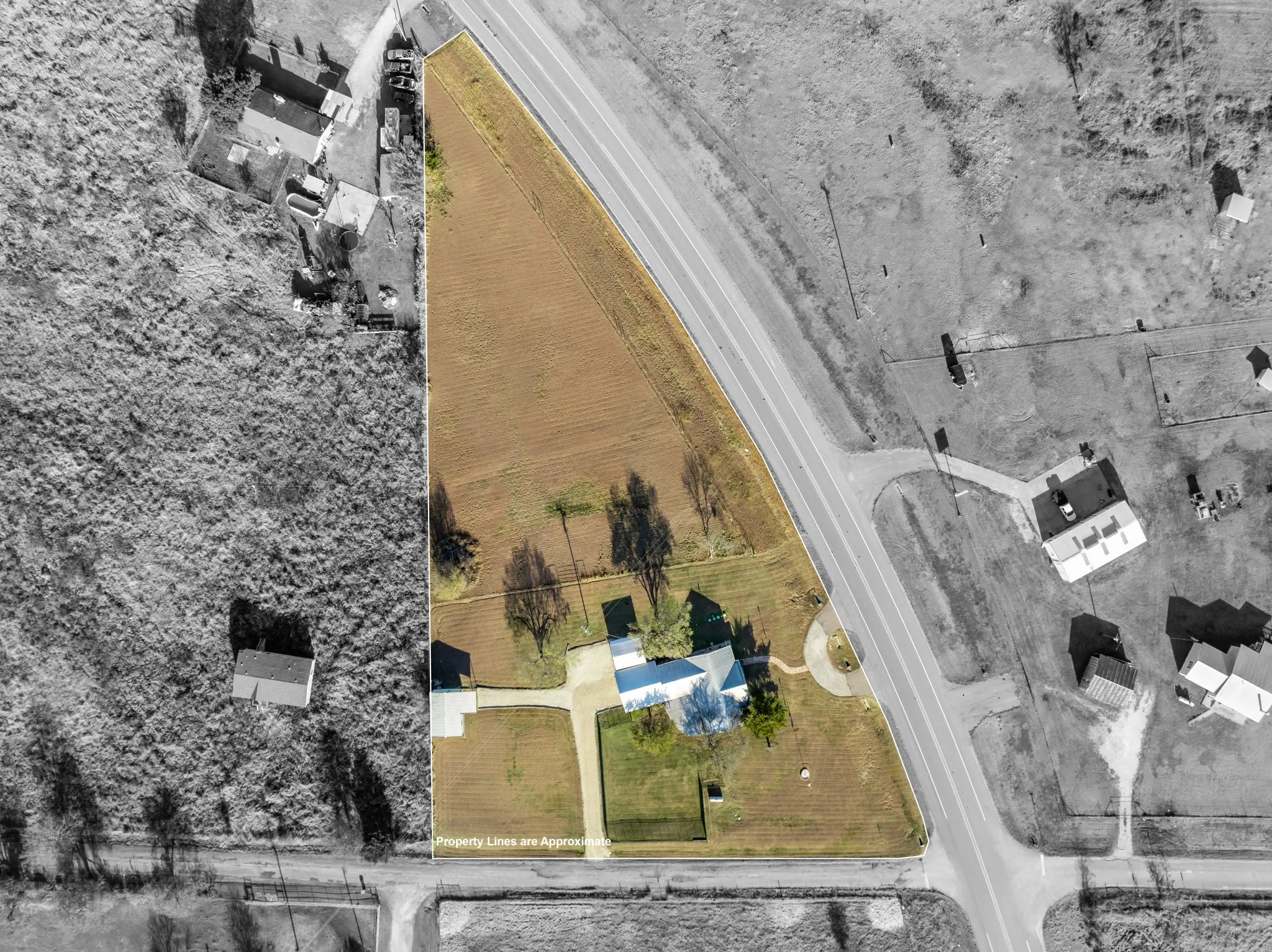 Single Family Residence For Sale in Hill County , 891 Hcr 2124 Loop, Whitney, Texas 76692, 2 Bedroom, 3 Bathroom, 2 Garage spaces, 2,195 Sqft, built in 1973, mls#21143837, Real Estate Agent in Whitney, Homes For Sale in Hill county, Homes For Sale in Whitney, Realtor in Whitney Texas, Real Estate Brokerage Independent Realty Texas, Luminita Cordes Realtor