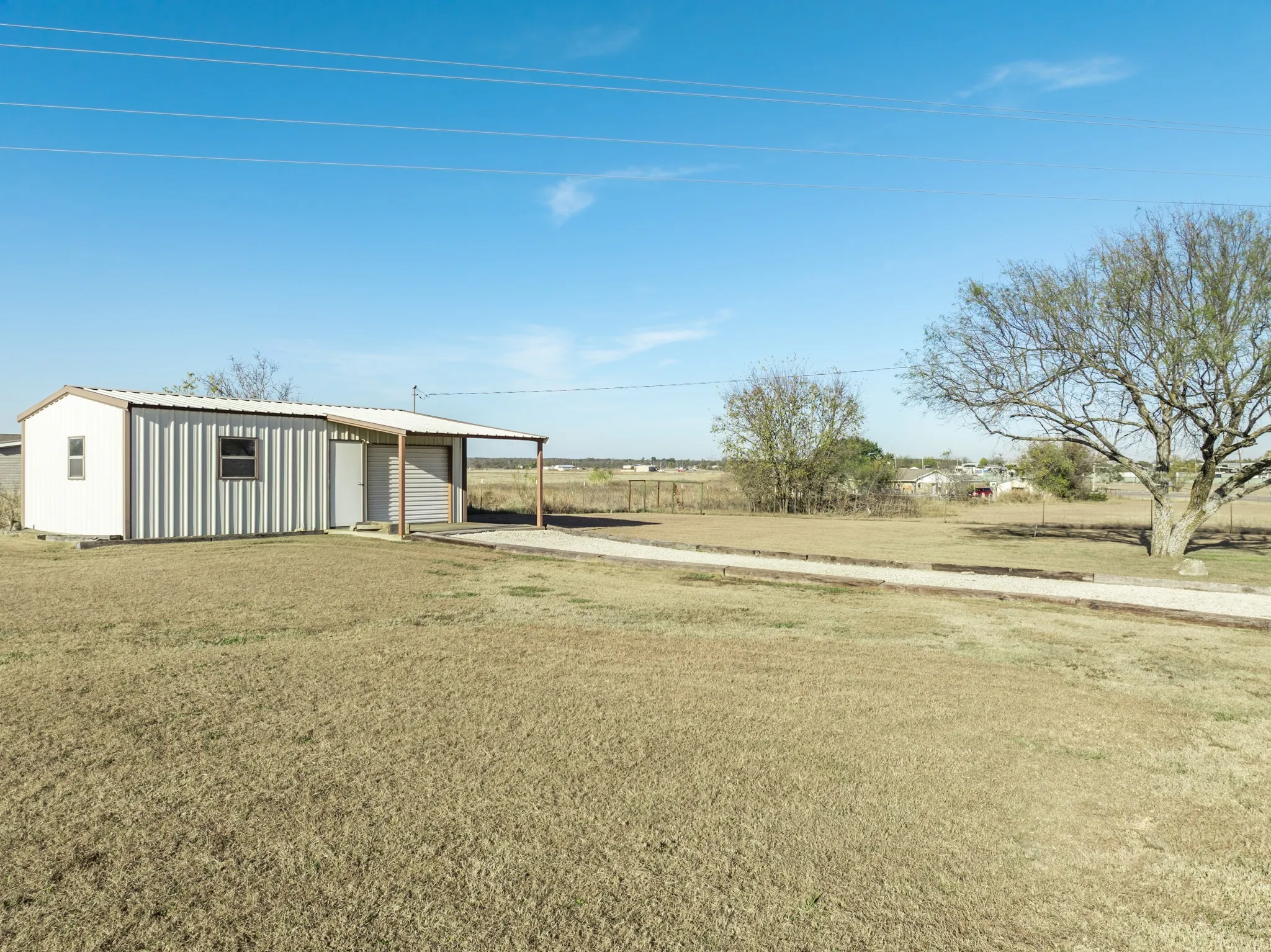 Single Family Residence For Sale in Hill County , 891 Hcr 2124 Loop, Whitney, Texas 76692, 2 Bedroom, 3 Bathroom, 2 Garage spaces, 2,195 Sqft, built in 1973, mls#21143837, Real Estate Agent in Whitney, Homes For Sale in Hill county, Homes For Sale in Whitney, Realtor in Whitney Texas, Real Estate Brokerage Independent Realty Texas, Luminita Cordes Realtor