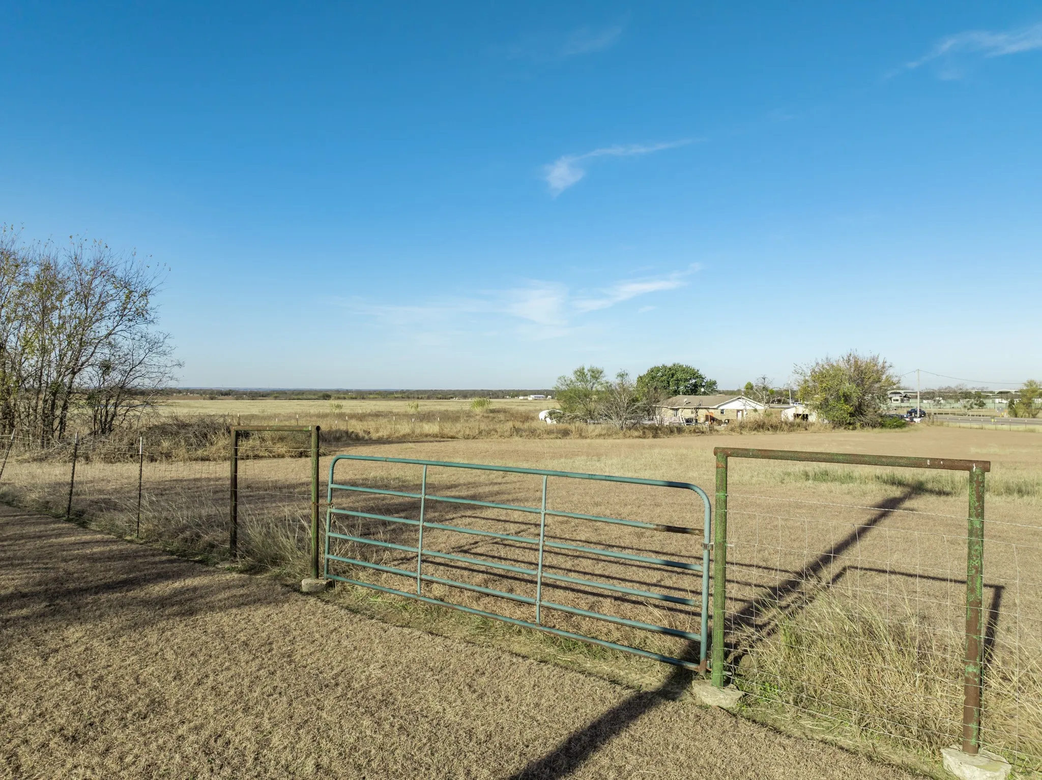Single Family Residence For Sale in Hill County , 891 Hcr 2124 Loop, Whitney, Texas 76692, 2 Bedroom, 3 Bathroom, 2 Garage spaces, 2,195 Sqft, built in 1973, mls#21143837, Real Estate Agent in Whitney, Homes For Sale in Hill county, Homes For Sale in Whitney, Realtor in Whitney Texas, Real Estate Brokerage Independent Realty Texas, Luminita Cordes Realtor