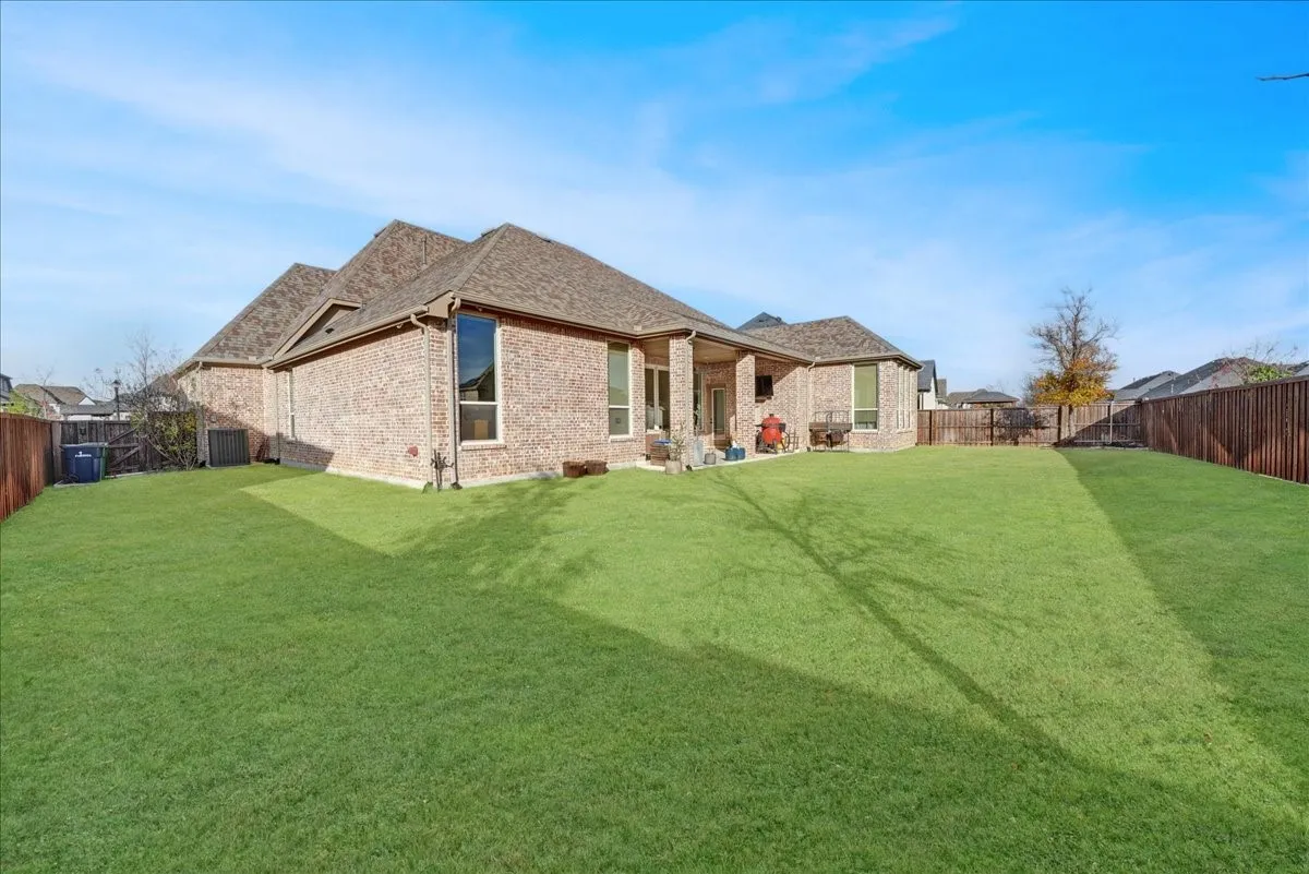 Single Family Residence For Sale in Collin County , 1981 Star Trace Parkway, Prosper, Texas 75078, 4 Bedroom, 4 Bathroom, 3 Garage spaces, 3,216 Sqft, built in 2021, mls#21138200, Real Estate Agent in Prosper, Homes For Sale in Collin county, Homes For Sale in Prosper, Realtor in Prosper Texas, Real Estate Brokerage Independent Realty Texas, Luminita Cordes Realtor