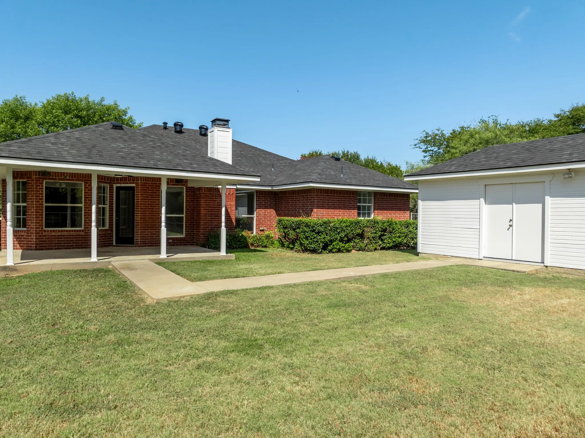 Single Family Residence For Sale in Hill County , 12187 Rolling Oaks Drive, Whitney, Texas 76692, 3 Bedrooms, 2 Bathrooms, 2 Garage spaces, 1,623 Sqft, built in 1994, Price $329,995, mls#21143992, Real Estate Agent in Whitney, Homes For Sale in Hill county, Homes For Sale in Whitney, Realtor in Whitney Texas, Real Estate Brokerage Independent Realty Texas, Luminita Cordes Realtor