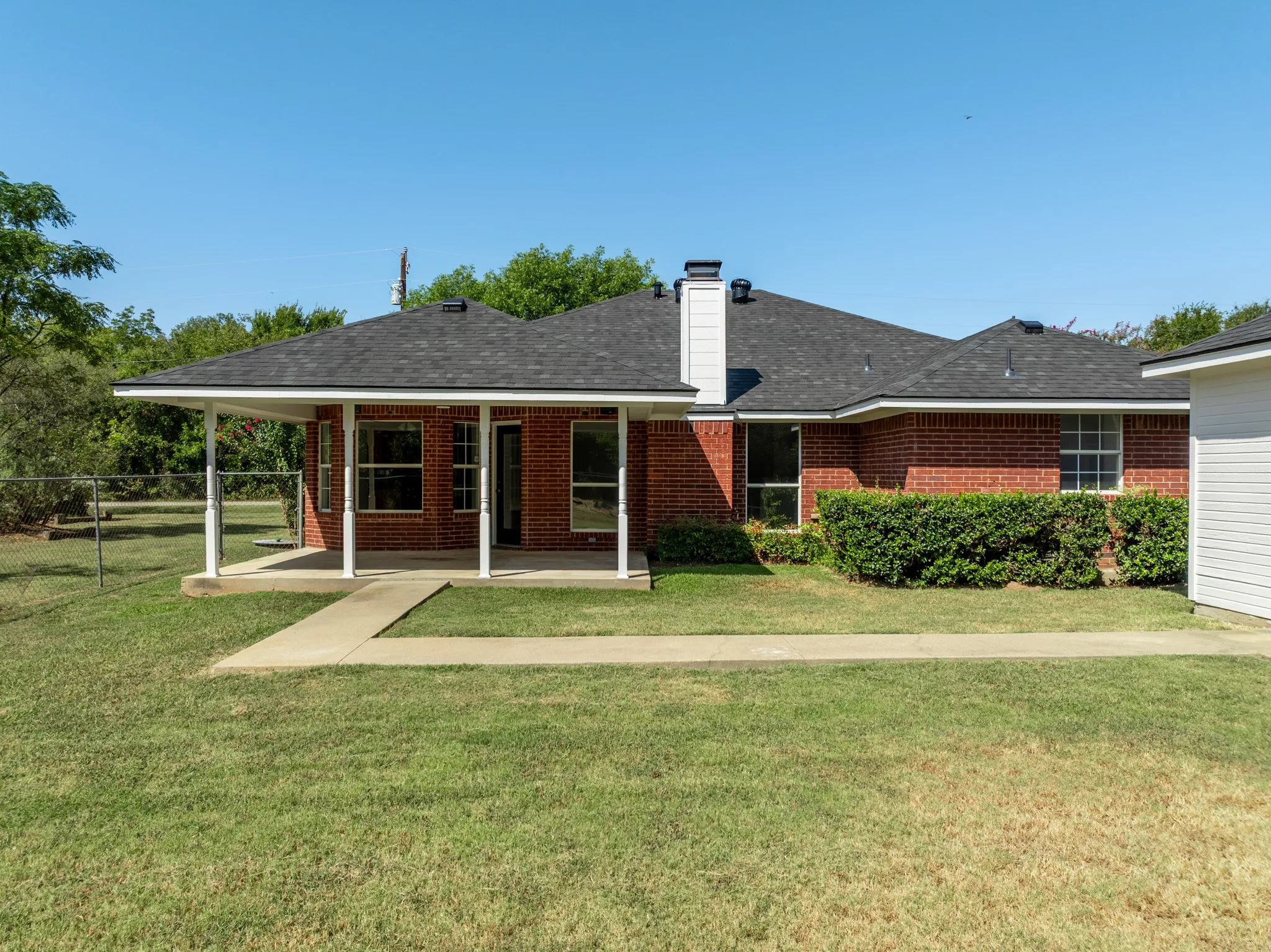Single Family Residence For Sale in Hill County , 12187 Rolling Oaks Drive, Whitney, Texas 76692, 3 Bedrooms, 2 Bathrooms, 2 Garage spaces, 1,623 Sqft, built in 1994, Price $329,995, mls#21143992, Real Estate Agent in Whitney, Homes For Sale in Hill county, Homes For Sale in Whitney, Realtor in Whitney Texas, Real Estate Brokerage Independent Realty Texas, Luminita Cordes Realtor