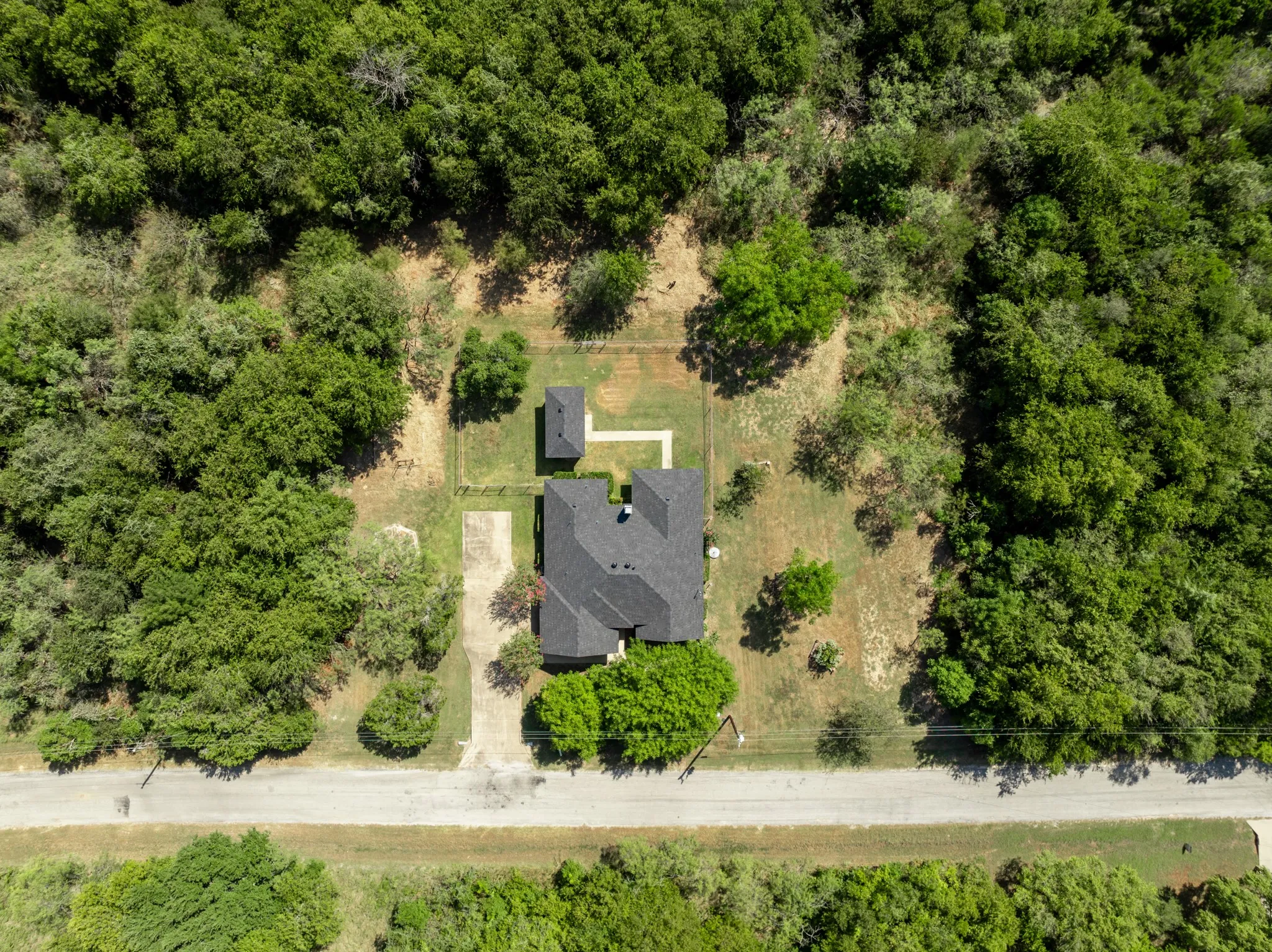 Single Family Residence For Sale in Hill County , 12187 Rolling Oaks Drive, Whitney, Texas 76692, 3 Bedrooms, 2 Bathrooms, 2 Garage spaces, 1,623 Sqft, built in 1994, Price $329,995, mls#21143992, Real Estate Agent in Whitney, Homes For Sale in Hill county, Homes For Sale in Whitney, Realtor in Whitney Texas, Real Estate Brokerage Independent Realty Texas, Luminita Cordes Realtor