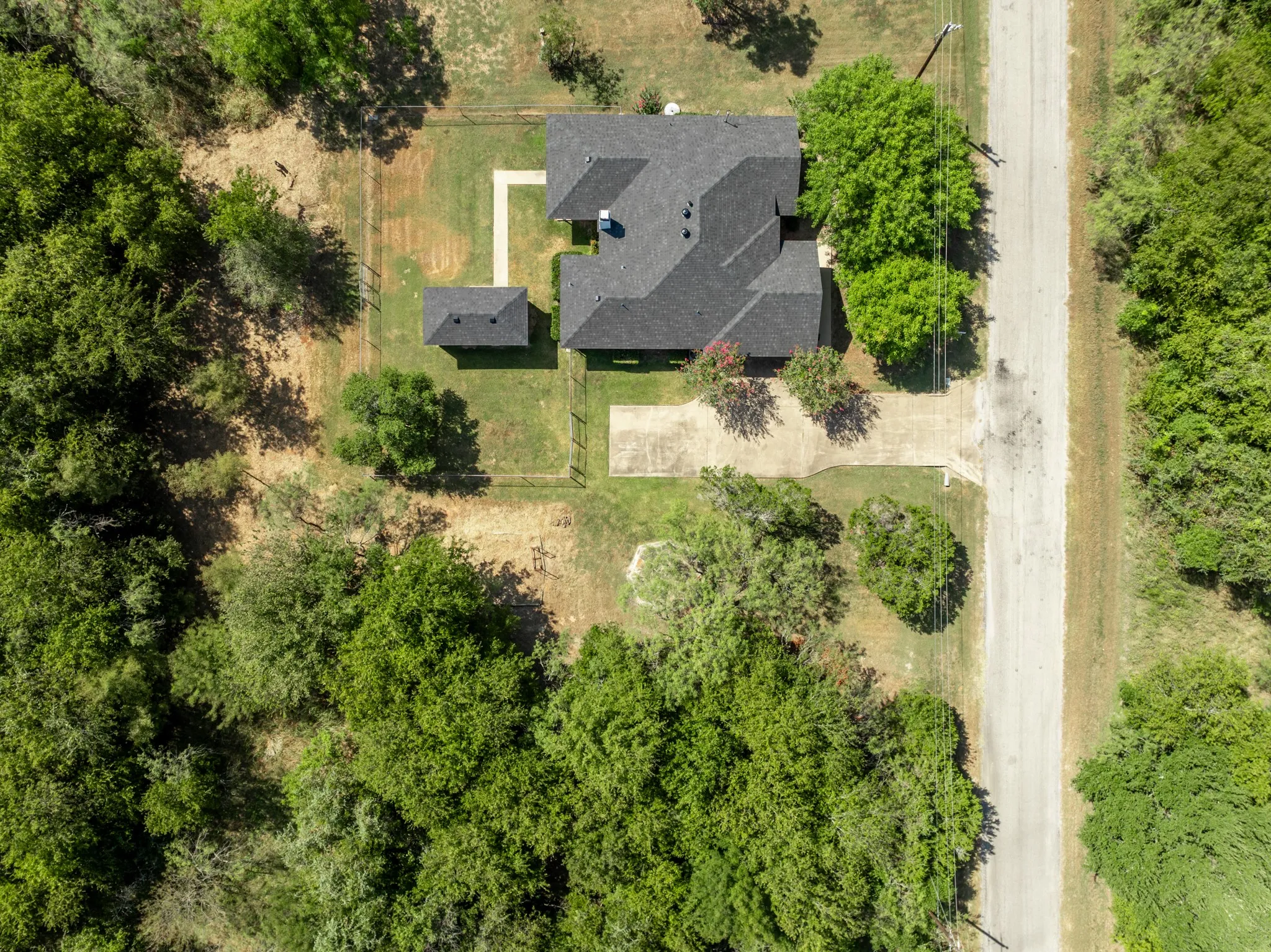 Single Family Residence For Sale in Hill County , 12187 Rolling Oaks Drive, Whitney, Texas 76692, 3 Bedrooms, 2 Bathrooms, 2 Garage spaces, 1,623 Sqft, built in 1994, Price $329,995, mls#21143992, Real Estate Agent in Whitney, Homes For Sale in Hill county, Homes For Sale in Whitney, Realtor in Whitney Texas, Real Estate Brokerage Independent Realty Texas, Luminita Cordes Realtor