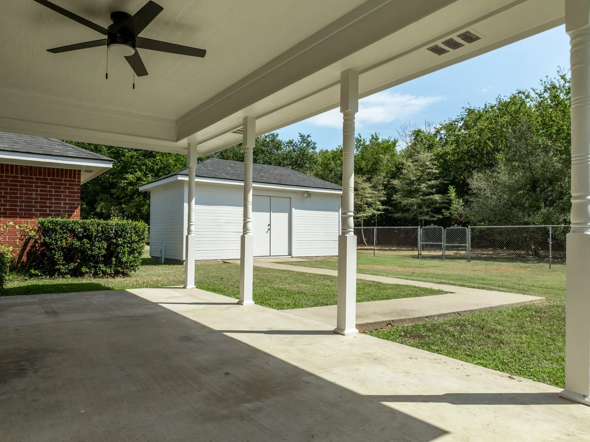 Single Family Residence For Sale in Hill County , 12187 Rolling Oaks Drive, Whitney, Texas 76692, 3 Bedrooms, 2 Bathrooms, 2 Garage spaces, 1,623 Sqft, built in 1994, Price $329,995, mls#21143992, Real Estate Agent in Whitney, Homes For Sale in Hill county, Homes For Sale in Whitney, Realtor in Whitney Texas, Real Estate Brokerage Independent Realty Texas, Luminita Cordes Realtor