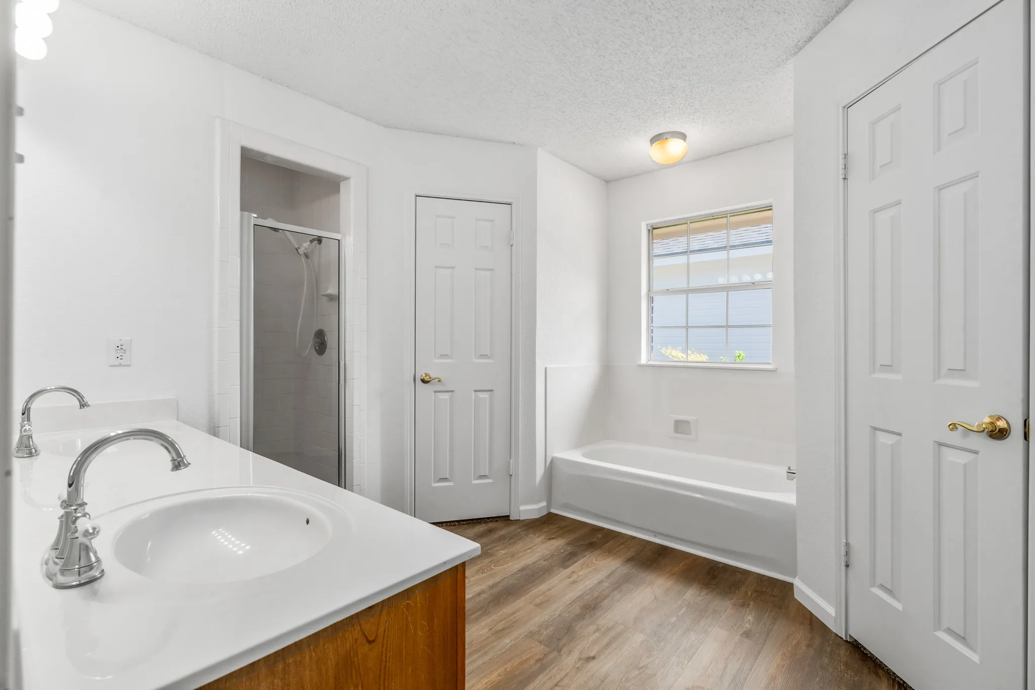 Single Family Residence For Sale in Hill County , 12187 Rolling Oaks Drive, Whitney, Texas 76692, 3 Bedrooms, 2 Bathrooms, 2 Garage spaces, 1,623 Sqft, built in 1994, Price $329,995, mls#21143992, Real Estate Agent in Whitney, Homes For Sale in Hill county, Homes For Sale in Whitney, Realtor in Whitney Texas, Real Estate Brokerage Independent Realty Texas, Luminita Cordes Realtor