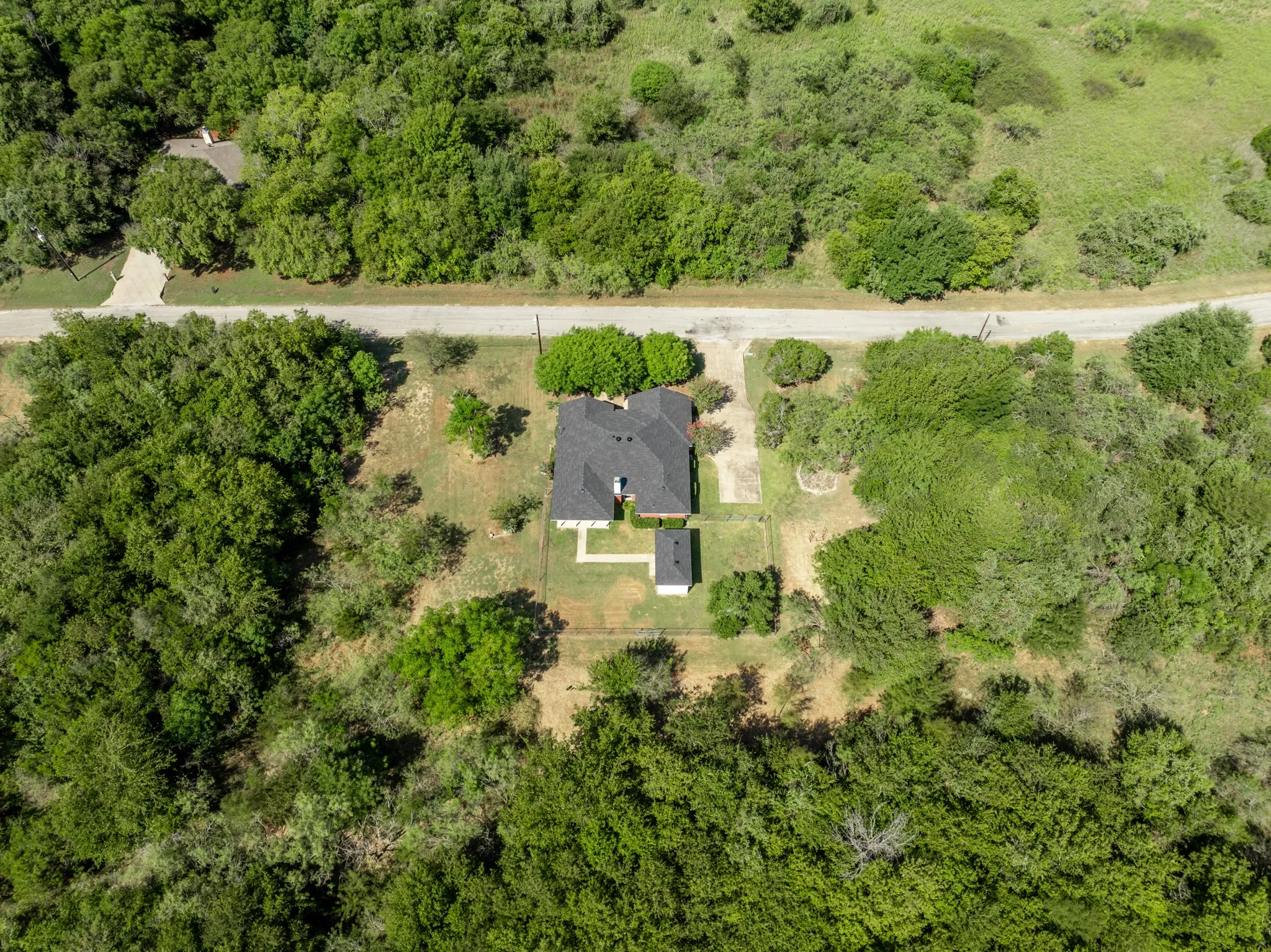 Single Family Residence For Sale in Hill County , 12187 Rolling Oaks Drive, Whitney, Texas 76692, 3 Bedrooms, 2 Bathrooms, 2 Garage spaces, 1,623 Sqft, built in 1994, Price $329,995, mls#21143992, Real Estate Agent in Whitney, Homes For Sale in Hill county, Homes For Sale in Whitney, Realtor in Whitney Texas, Real Estate Brokerage Independent Realty Texas, Luminita Cordes Realtor