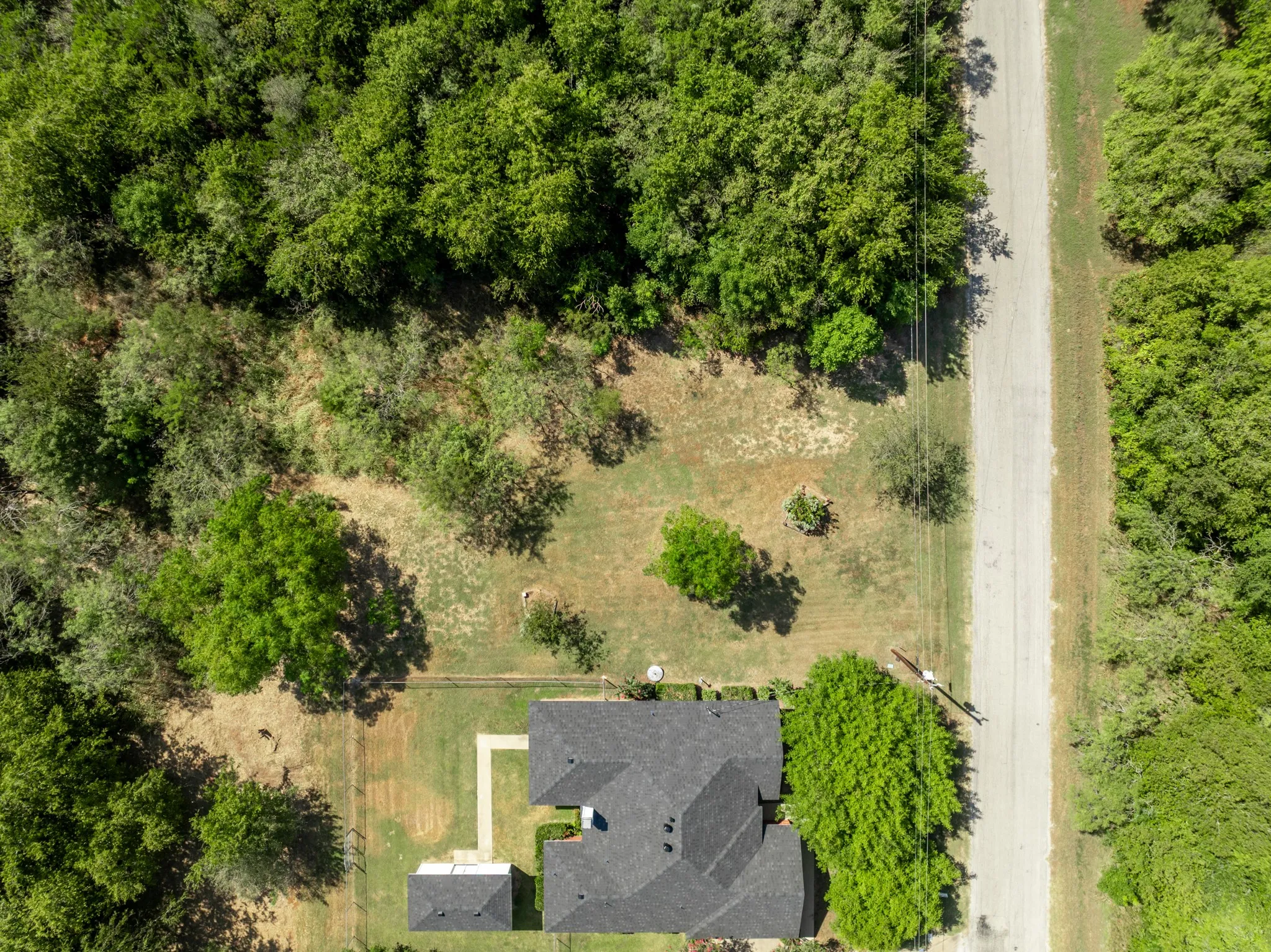Single Family Residence For Sale in Hill County , 12187 Rolling Oaks Drive, Whitney, Texas 76692, 3 Bedrooms, 2 Bathrooms, 2 Garage spaces, 1,623 Sqft, built in 1994, Price $329,995, mls#21143992, Real Estate Agent in Whitney, Homes For Sale in Hill county, Homes For Sale in Whitney, Realtor in Whitney Texas, Real Estate Brokerage Independent Realty Texas, Luminita Cordes Realtor
