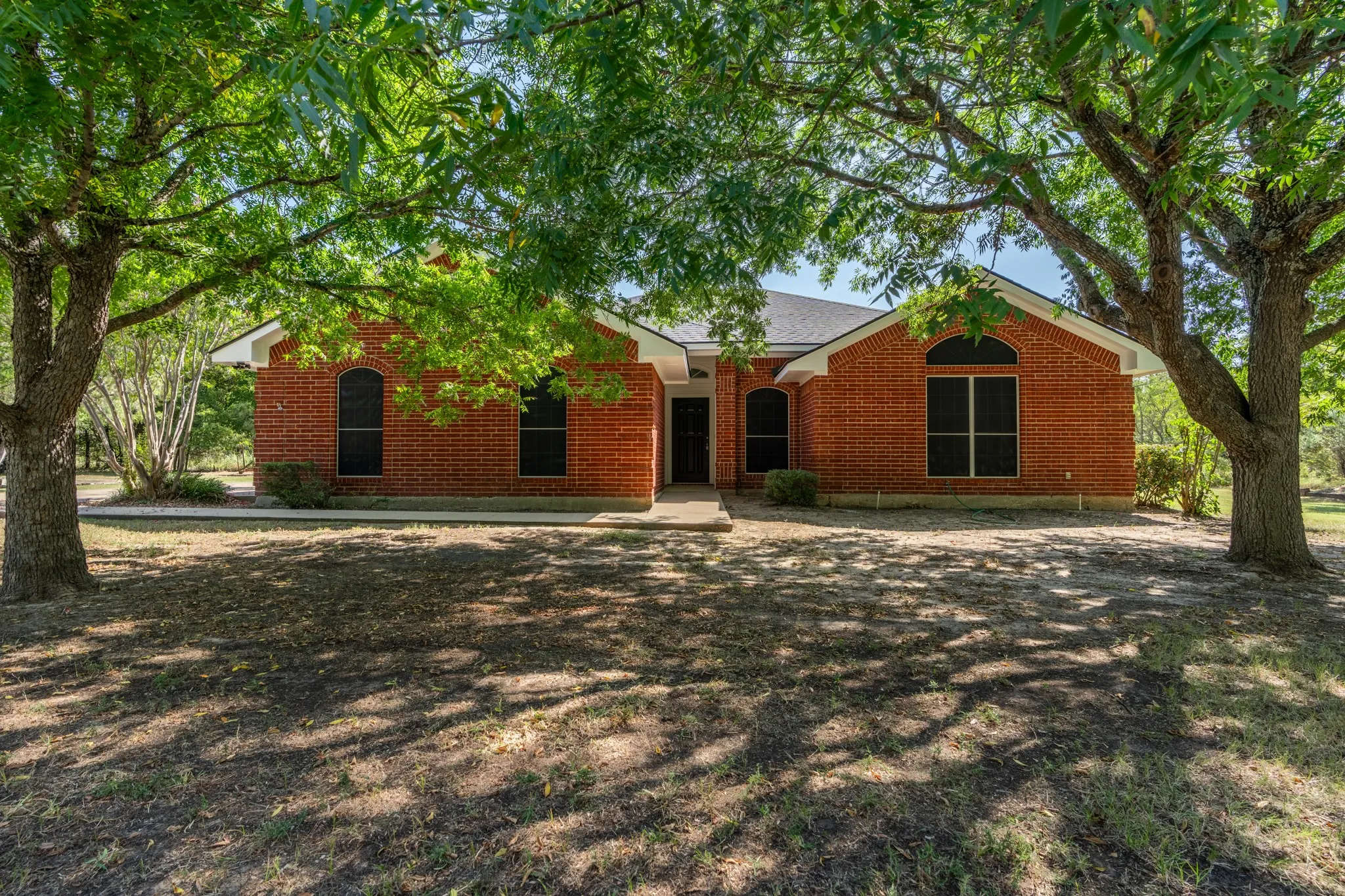 Single Family Residence For Sale in Hill County , 12187 Rolling Oaks Drive, Whitney, Texas 76692, 3 Bedrooms, 2 Bathrooms, 2 Garage spaces, 1,623 Sqft, built in 1994, Price $329,995, mls#21143992, Real Estate Agent in Whitney, Homes For Sale in Hill county, Homes For Sale in Whitney, Realtor in Whitney Texas, Real Estate Brokerage Independent Realty Texas, Luminita Cordes Realtor