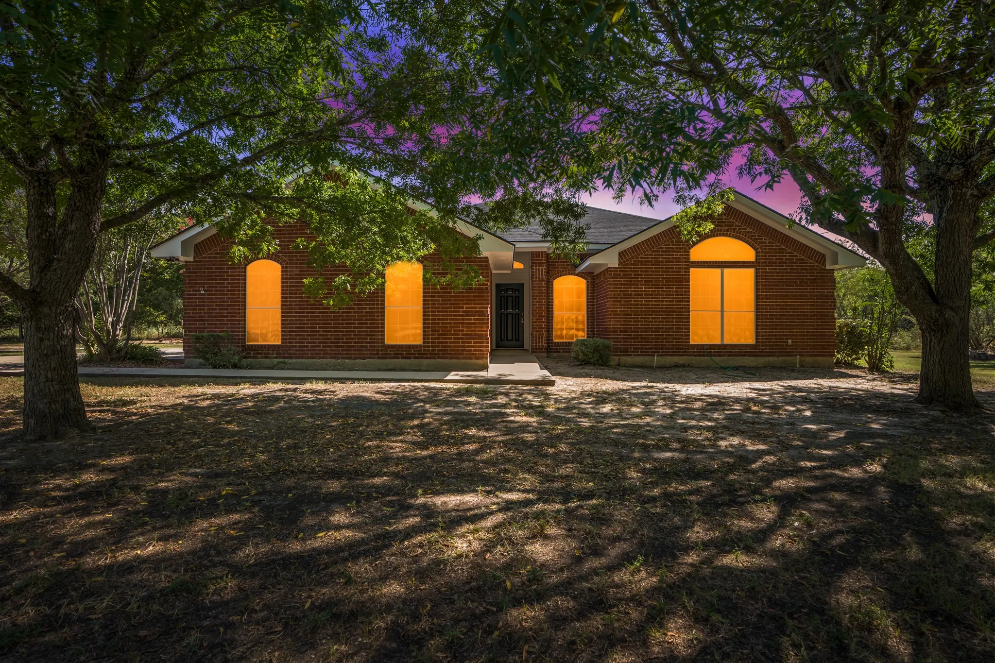 Single Family Residence For Sale in Hill County , 12187 Rolling Oaks Drive, Whitney, Texas 76692, 3 Bedrooms, 2 Bathrooms, 2 Garage spaces, 1,623 Sqft, built in 1994, Price $329,995, mls#21143992, Real Estate Agent in Whitney, Homes For Sale in Hill county, Homes For Sale in Whitney, Realtor in Whitney Texas, Real Estate Brokerage Independent Realty Texas, Luminita Cordes Realtor