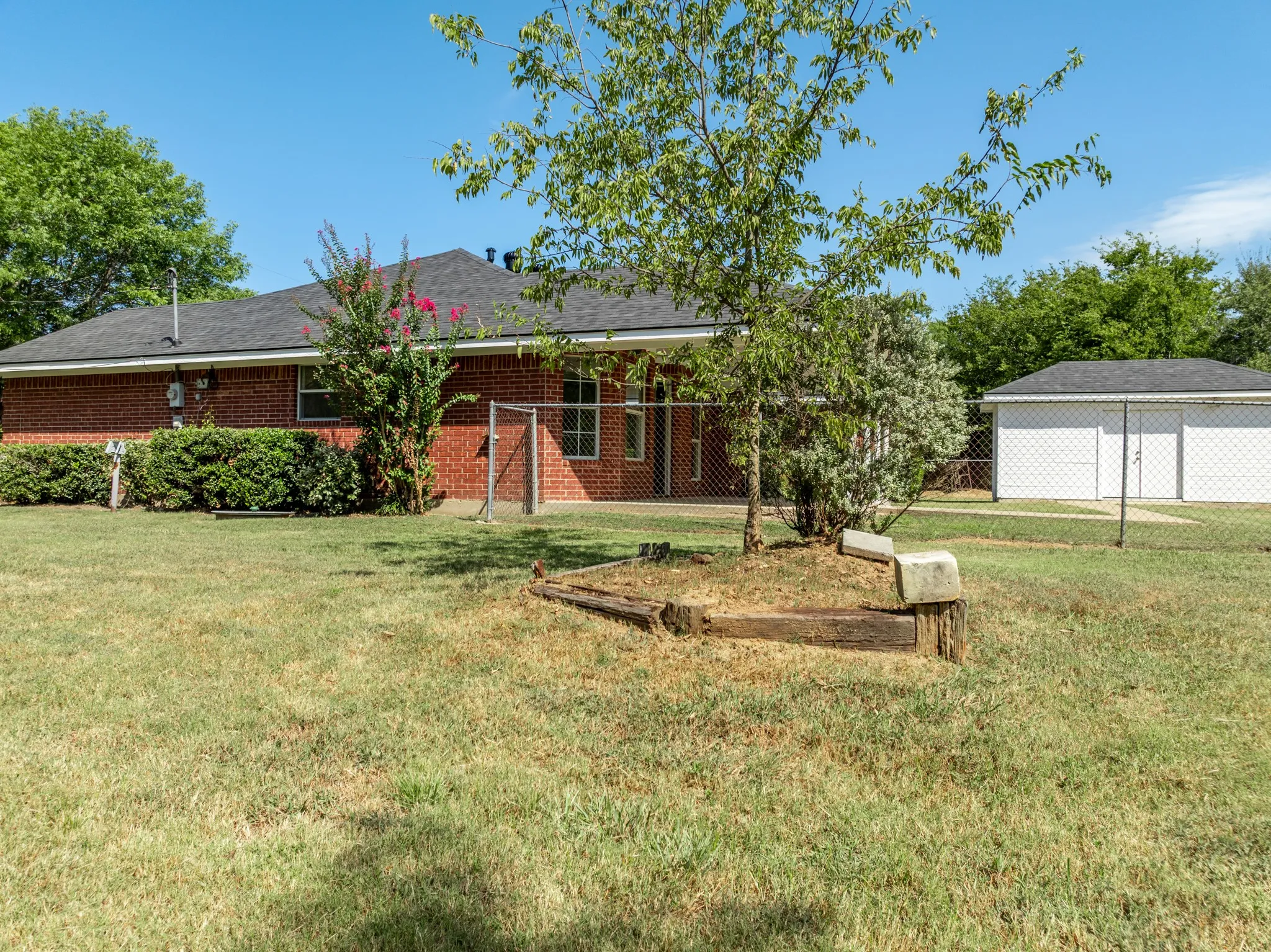 Single Family Residence For Sale in Hill County , 12187 Rolling Oaks Drive, Whitney, Texas 76692, 3 Bedrooms, 2 Bathrooms, 2 Garage spaces, 1,623 Sqft, built in 1994, Price $329,995, mls#21143992, Real Estate Agent in Whitney, Homes For Sale in Hill county, Homes For Sale in Whitney, Realtor in Whitney Texas, Real Estate Brokerage Independent Realty Texas, Luminita Cordes Realtor