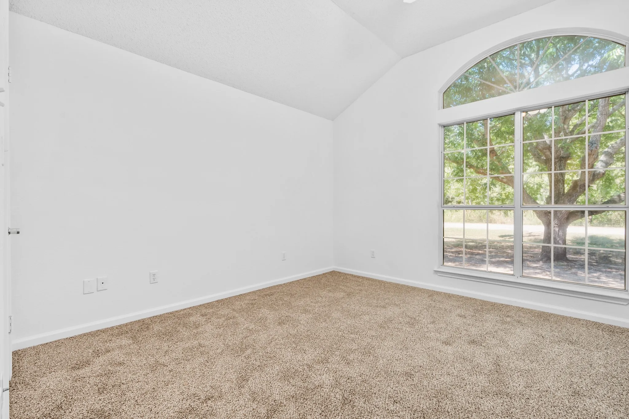 Single Family Residence For Sale in Hill County , 12187 Rolling Oaks Drive, Whitney, Texas 76692, 3 Bedrooms, 2 Bathrooms, 2 Garage spaces, 1,623 Sqft, built in 1994, Price $329,995, mls#21143992, Real Estate Agent in Whitney, Homes For Sale in Hill county, Homes For Sale in Whitney, Realtor in Whitney Texas, Real Estate Brokerage Independent Realty Texas, Luminita Cordes Realtor