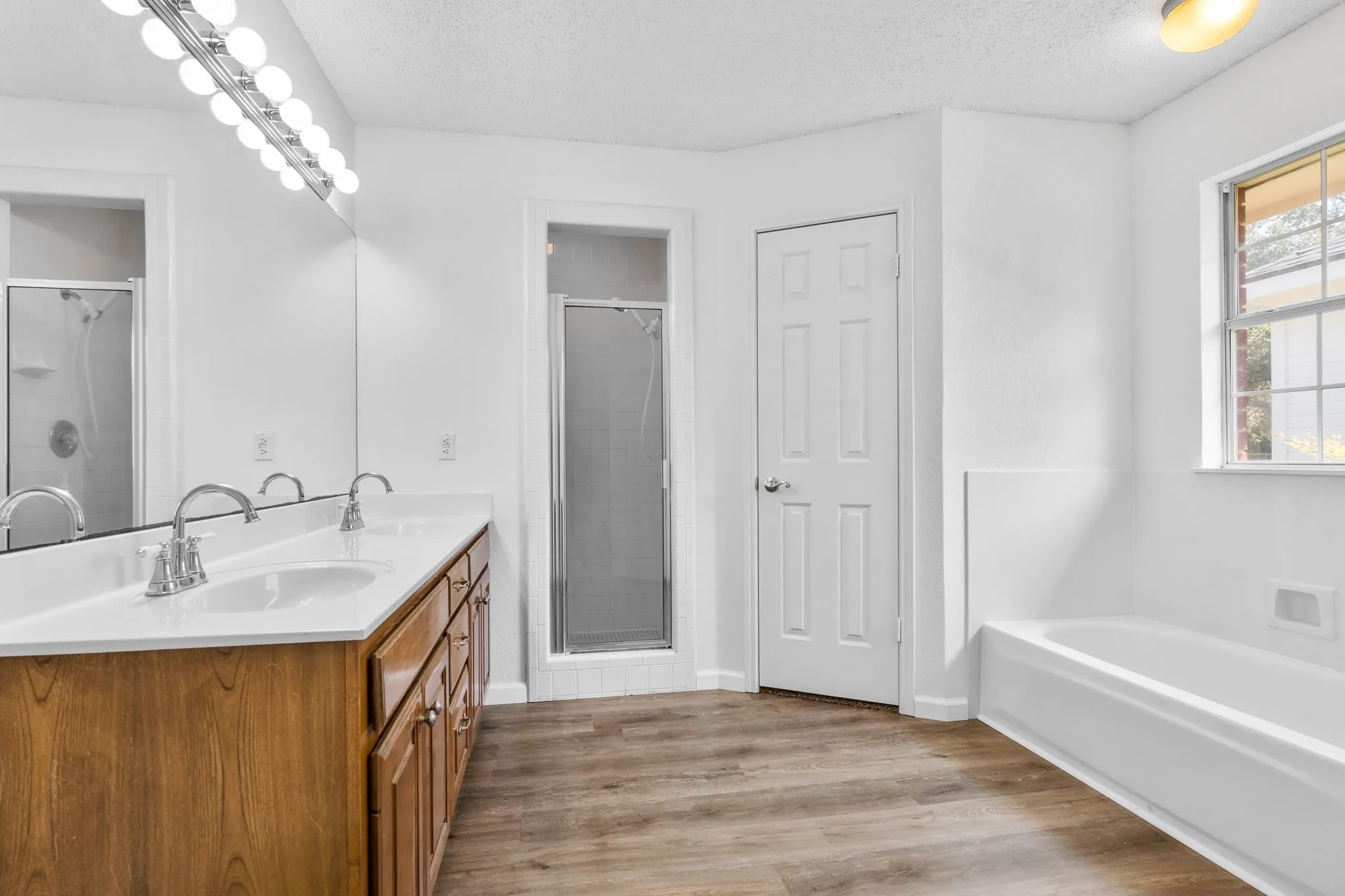 Single Family Residence For Sale in Hill County , 12187 Rolling Oaks Drive, Whitney, Texas 76692, 3 Bedrooms, 2 Bathrooms, 2 Garage spaces, 1,623 Sqft, built in 1994, Price $329,995, mls#21143992, Real Estate Agent in Whitney, Homes For Sale in Hill county, Homes For Sale in Whitney, Realtor in Whitney Texas, Real Estate Brokerage Independent Realty Texas, Luminita Cordes Realtor