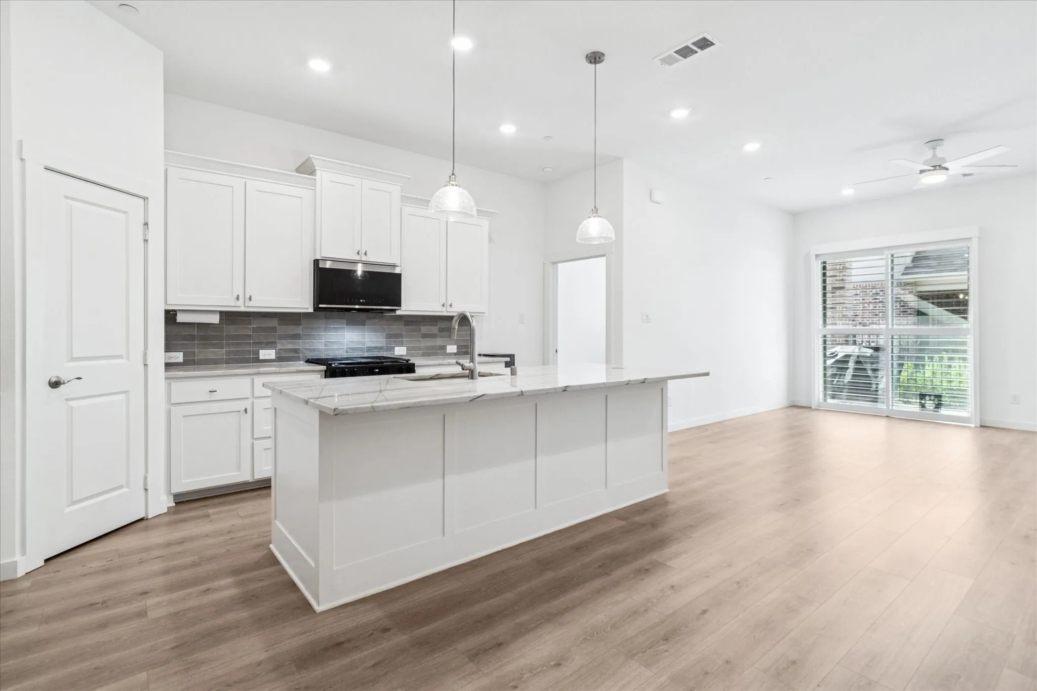 Townhouse For Sale in Collin County , 2805 Concord Drive, Wylie, Texas 75098, 3 Bedroom, 3 Bathroom, 2 Garage spaces, 1,701 Sqft, built in 2024, mls#21144021, Real Estate Agent in Wylie, Homes For Sale in Collin county, Homes For Sale in Wylie, Realtor in Wylie Texas, Real Estate Brokerage Independent Realty Texas, Luminita Cordes Realtor