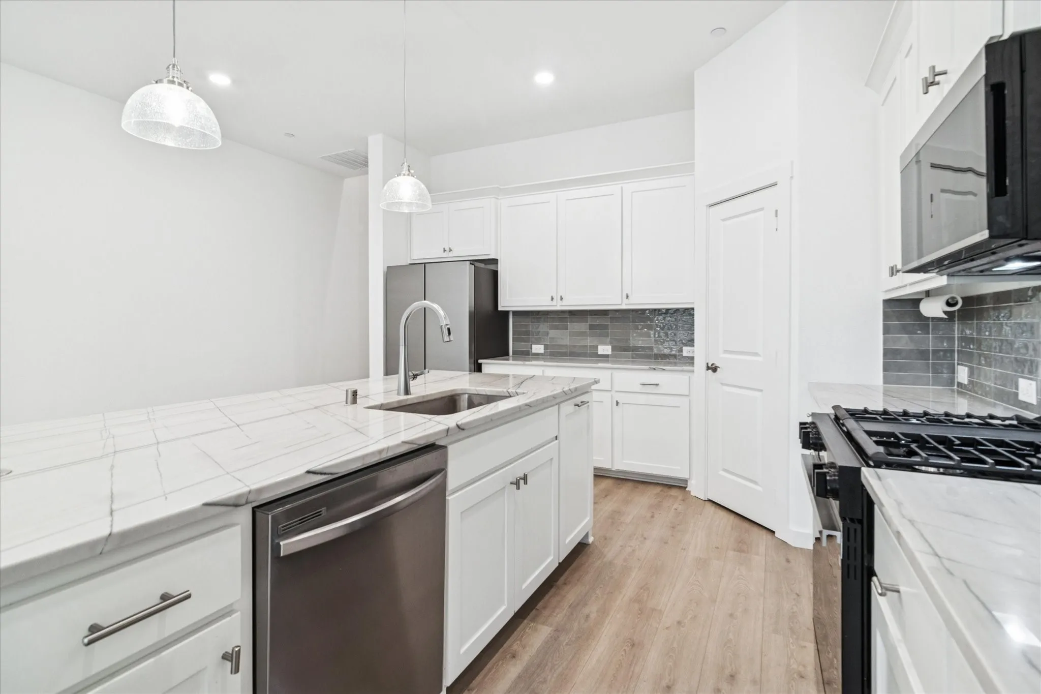 Townhouse For Sale in Collin County , 2805 Concord Drive, Wylie, Texas 75098, 3 Bedroom, 3 Bathroom, 2 Garage spaces, 1,701 Sqft, built in 2024, mls#21144021, Real Estate Agent in Wylie, Homes For Sale in Collin county, Homes For Sale in Wylie, Realtor in Wylie Texas, Real Estate Brokerage Independent Realty Texas, Luminita Cordes Realtor